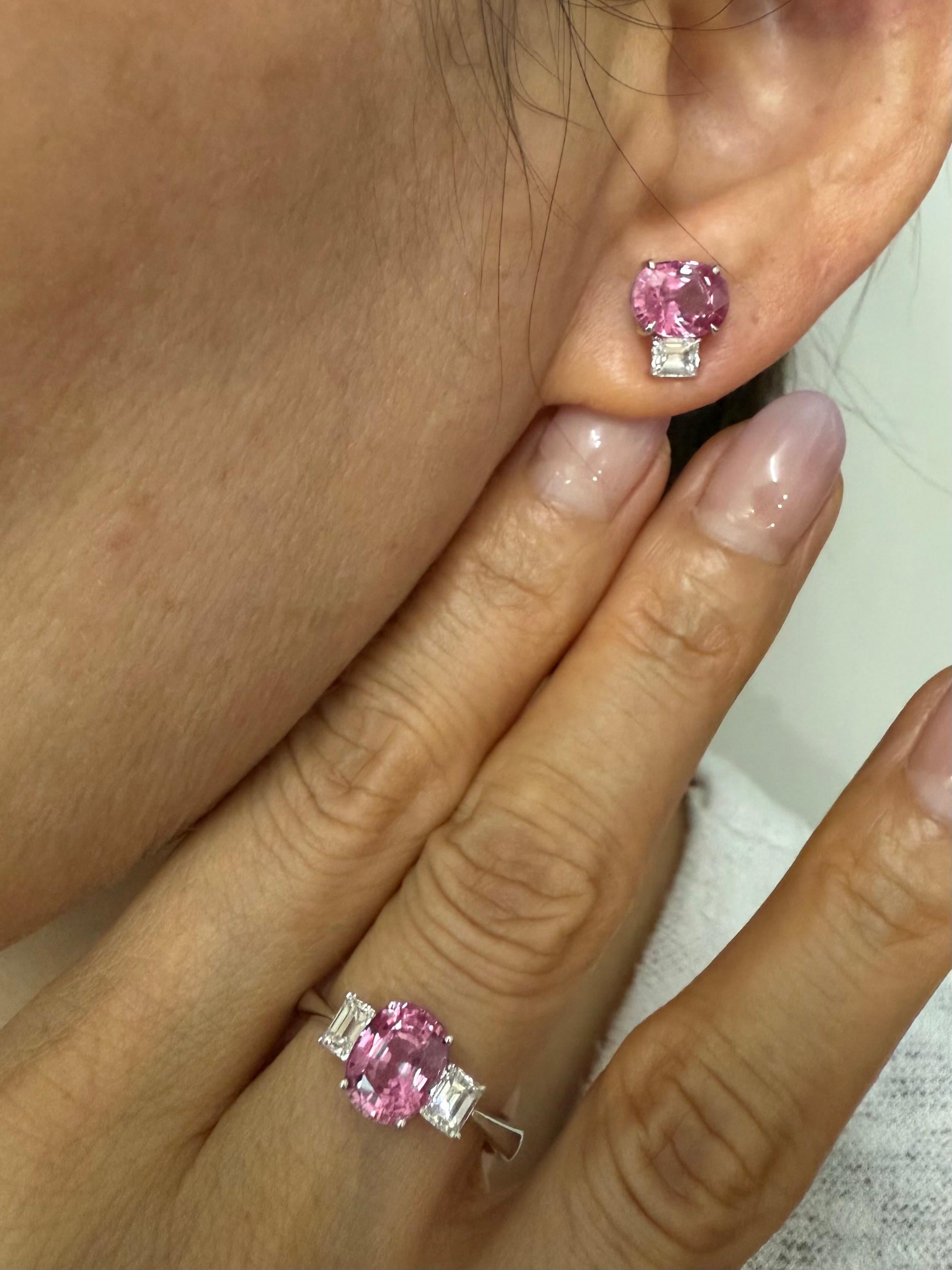 Women's Classic Vivid Pink Sapphire & Diamond Three Stone Ring. Classic. Crazy Color! For Sale