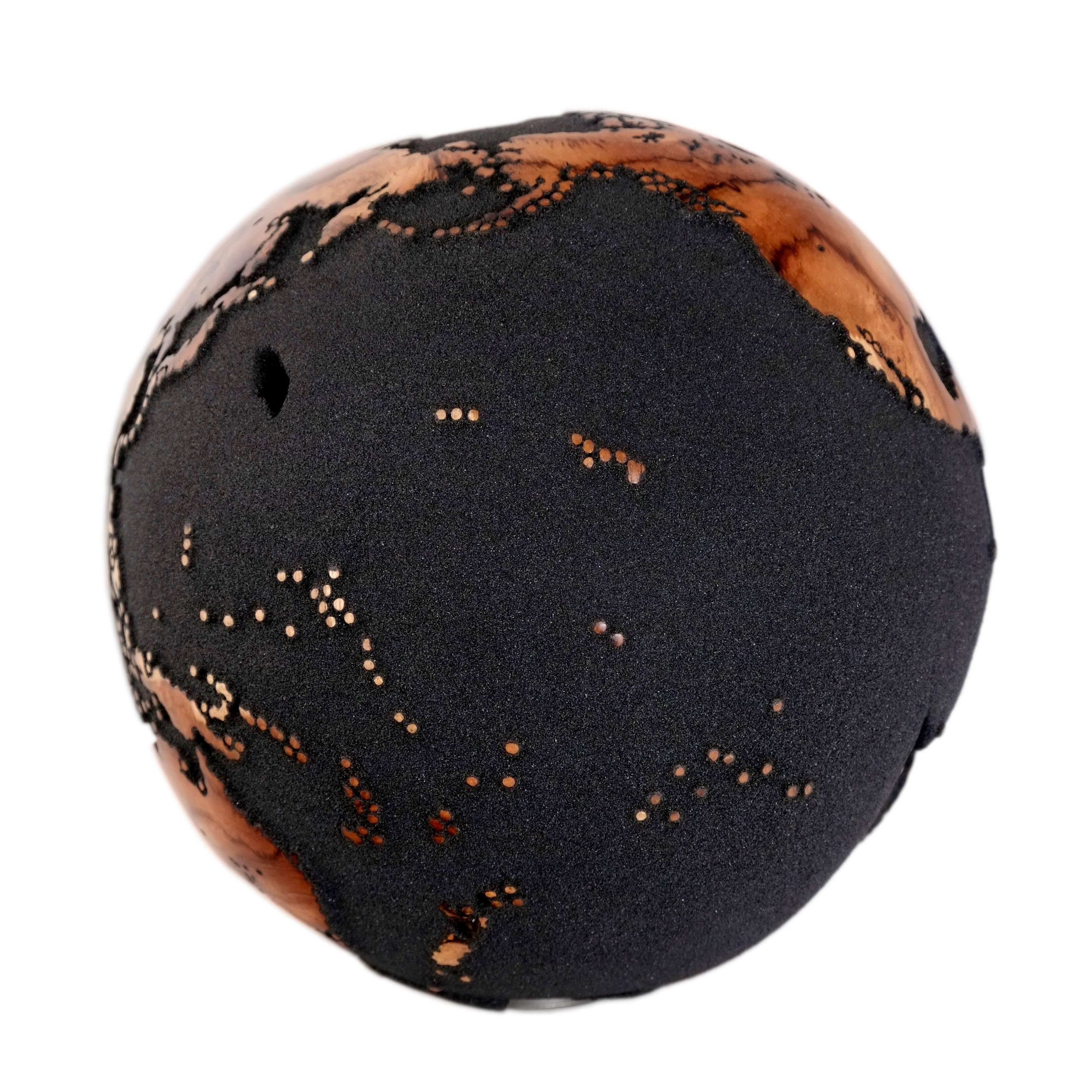 XXIe siècle et contemporain Globes classiques en sable volcanique HB en racine de teck, 25 cm en vente