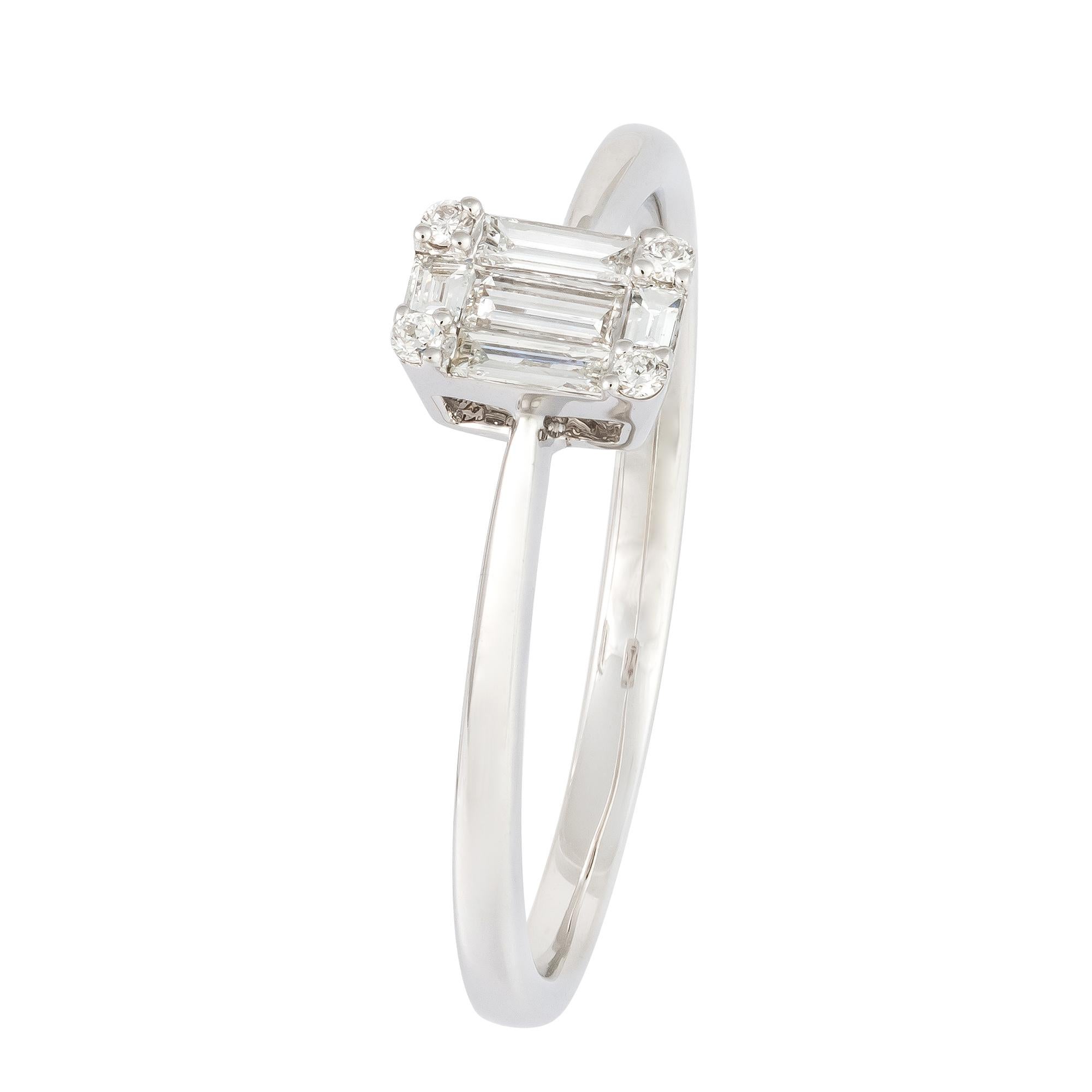 Im Angebot: Klassischer weißer 18K Gold Weißer Diamantring für Sie () 2