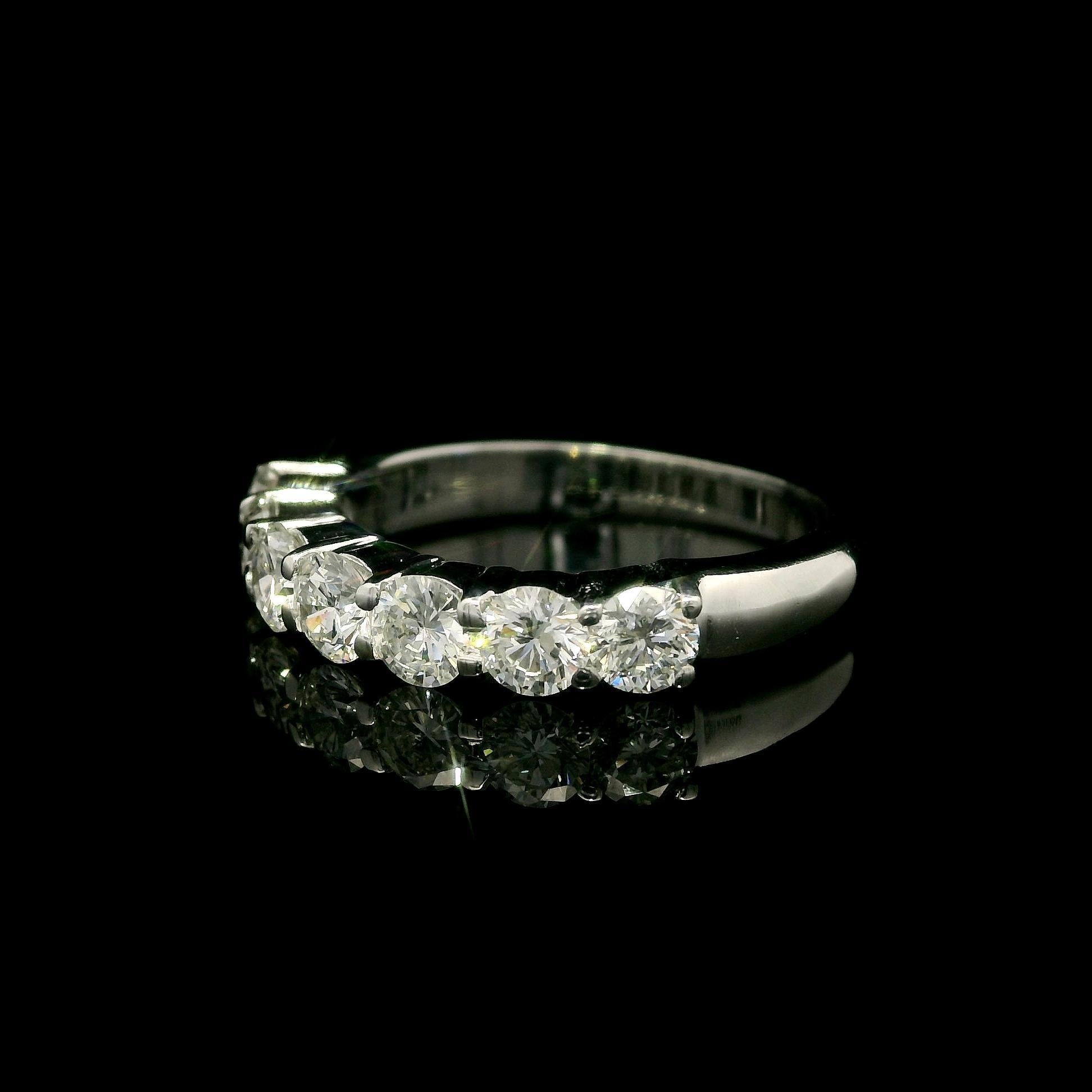 Anello classico in oro bianco da 1,26 ct. a Brilliante di Fuoco con 7 diamanti, misura 6,5 in vendita 5