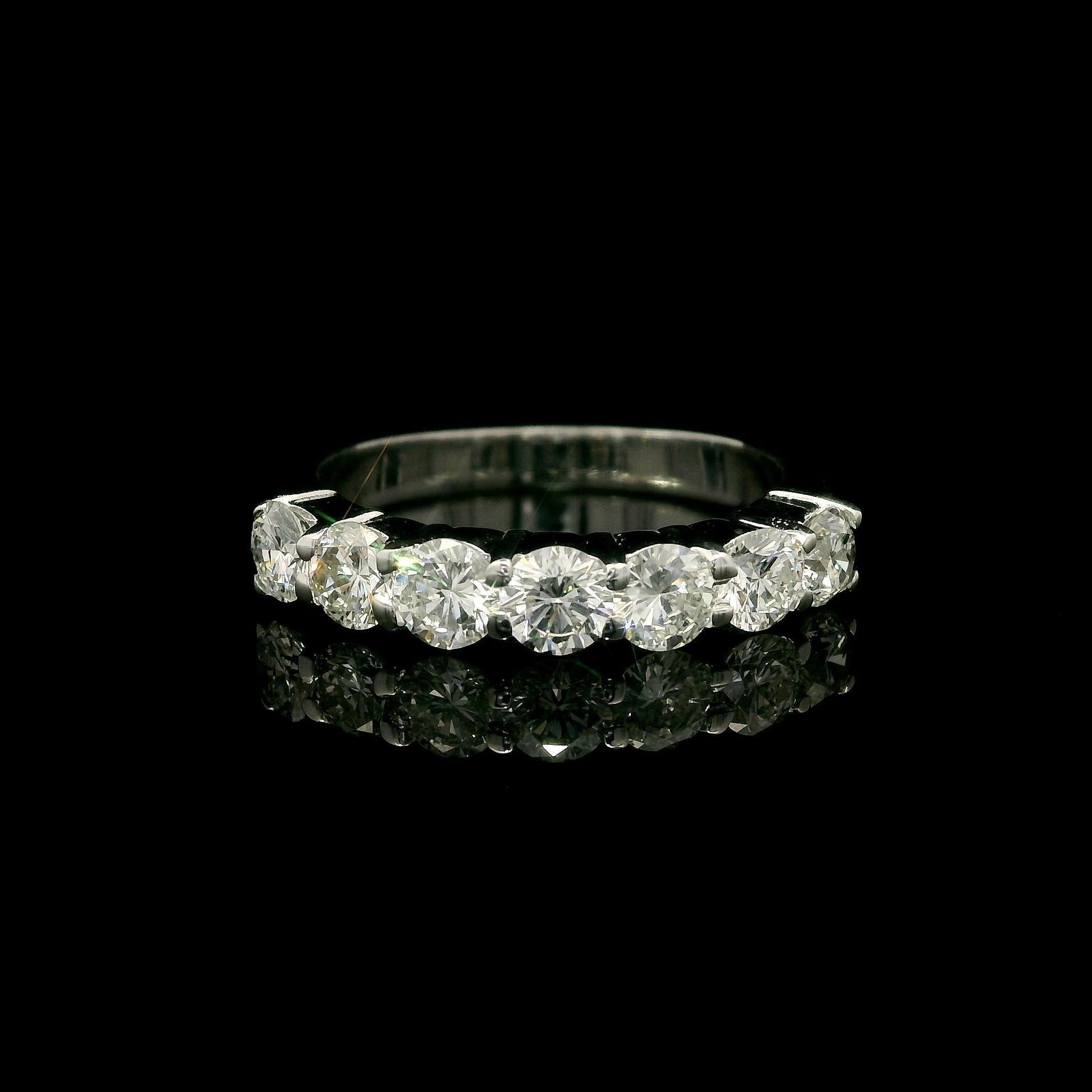 Anello classico in oro bianco da 1,26 ct. a Brilliante di Fuoco con 7 diamanti, misura 6,5 in vendita 3