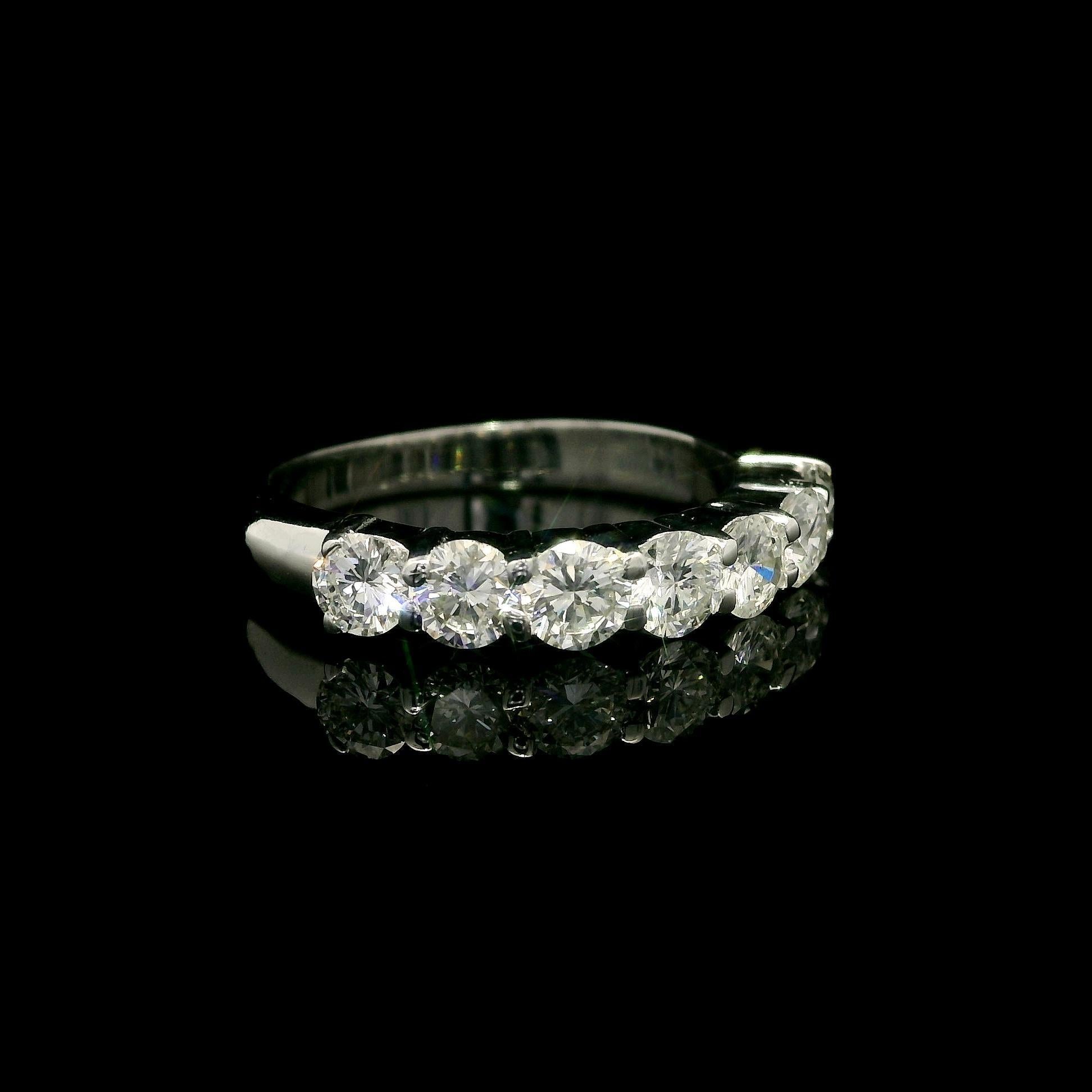 Anello classico in oro bianco da 1,26 ct. a Brilliante di Fuoco con 7 diamanti, misura 6,5 in vendita 4