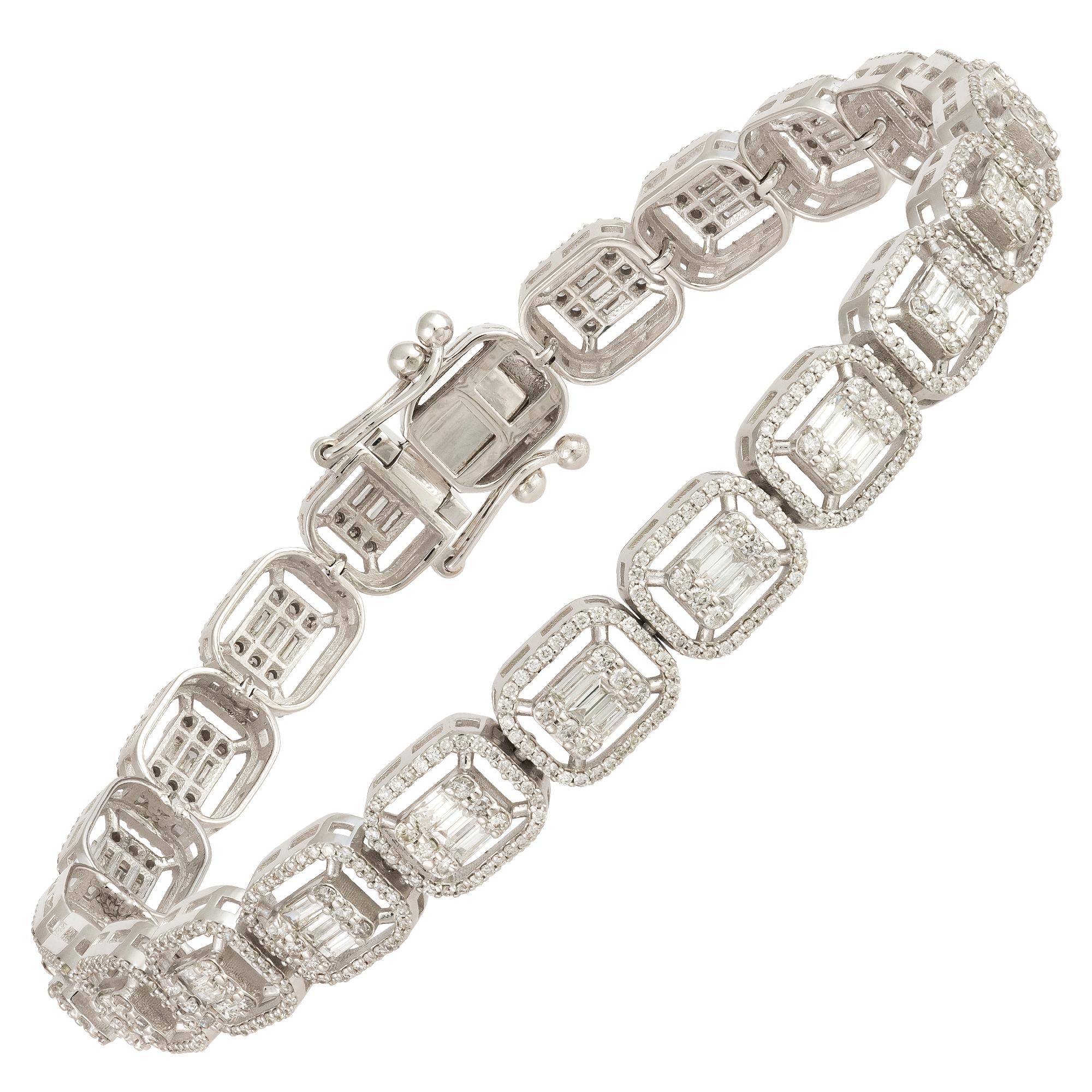 Moderne Classic White Gold 18K Diamond Bracelet For Her en vente