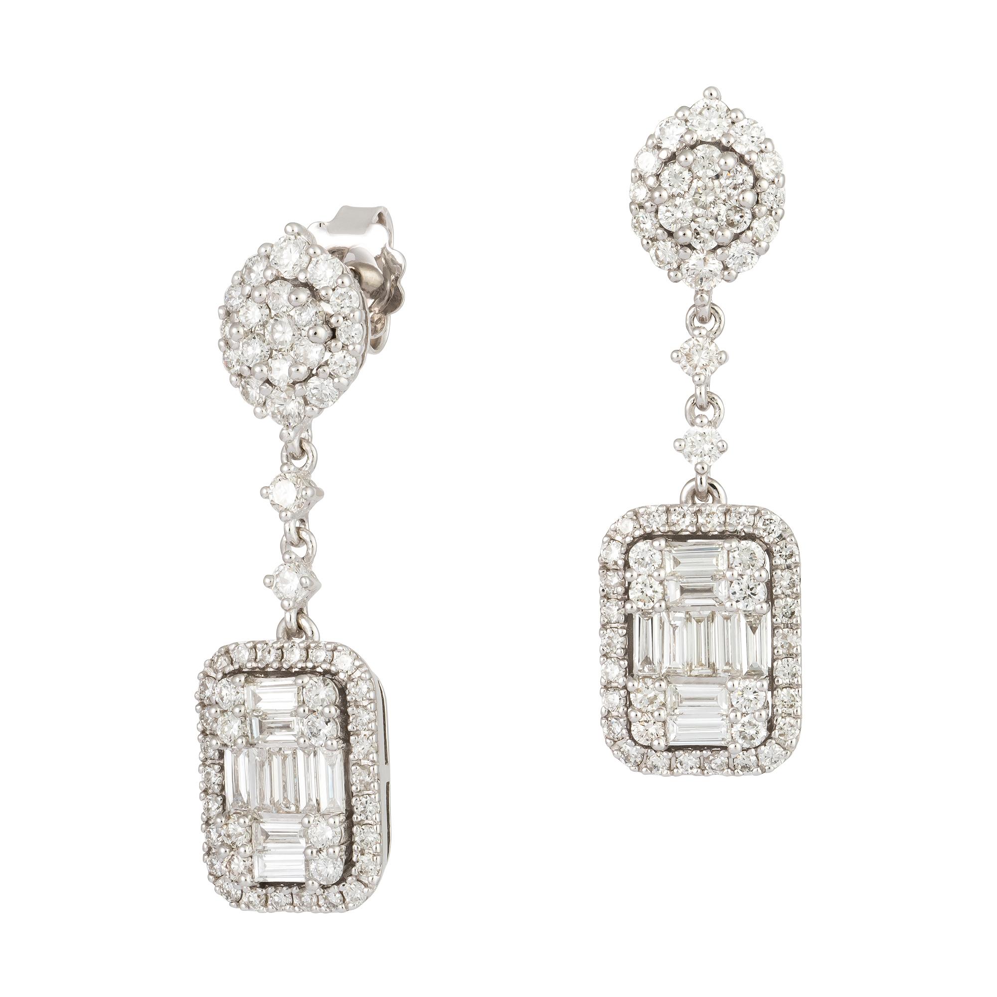 Classic White Gold 18K Earrings  Diamond For Her In New Condition For Sale In Montreux, CH