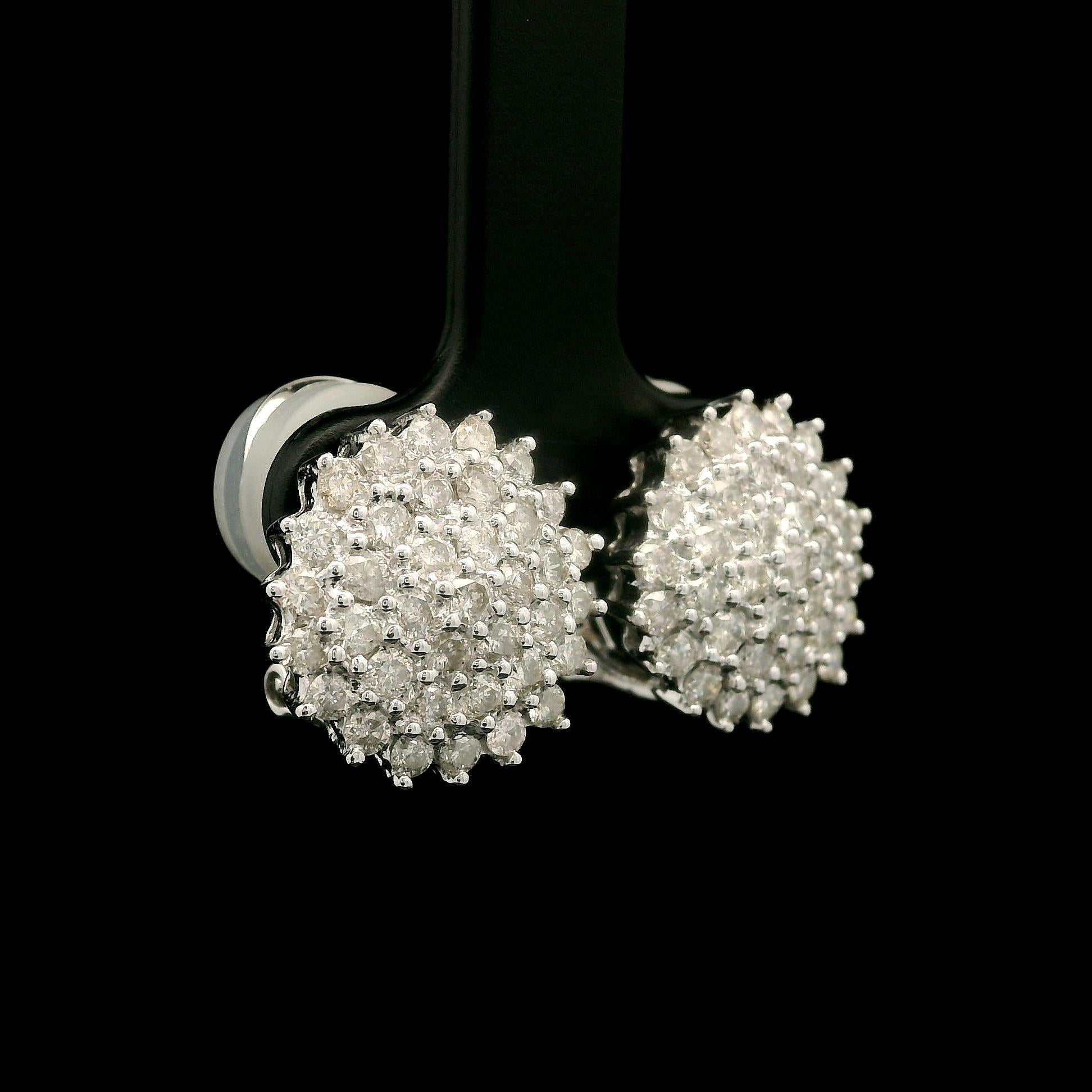 Taille brillant Boucles d'oreilles clips en or blanc classique avec grappes de diamants ronds de 2 ctw en vente