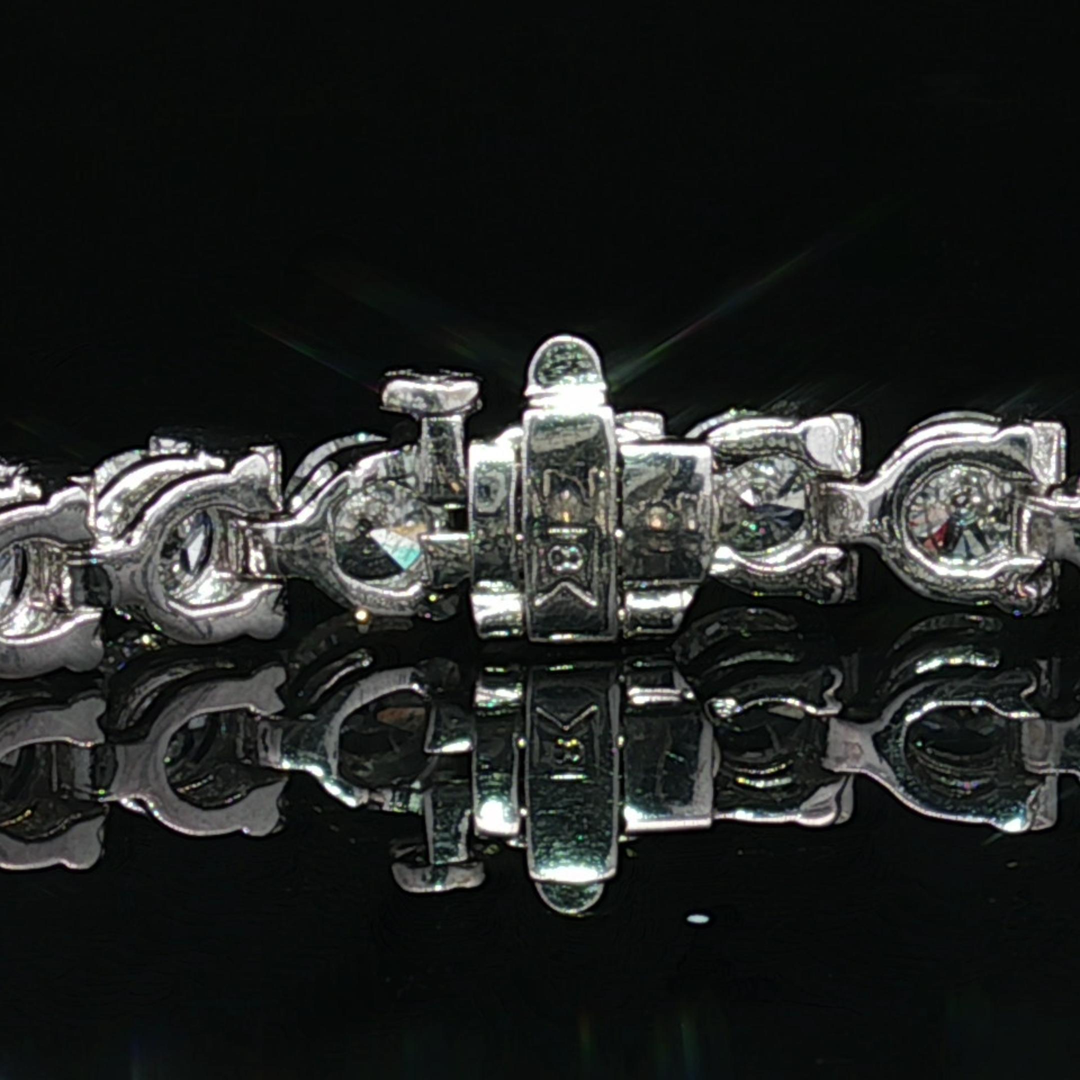 Taglio brillante Brilliante classico in oro bianco con diamante rotondo brillante da 11 ct. in vendita