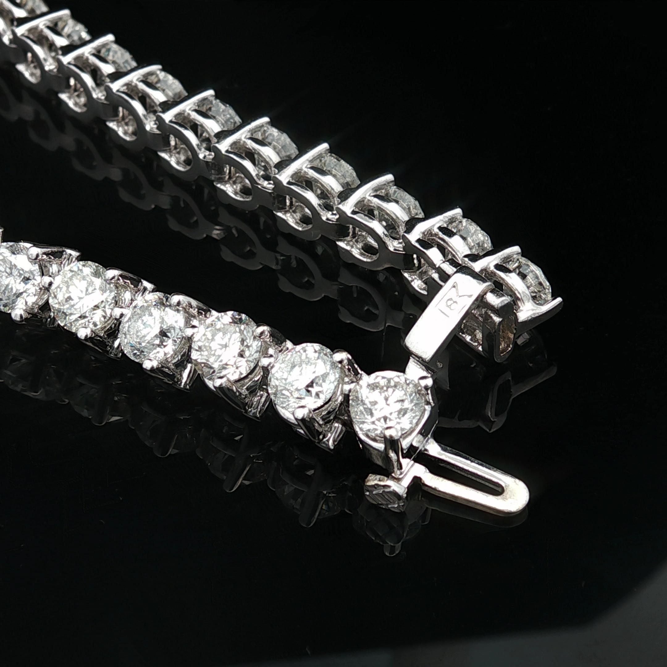Brilliante classico in oro bianco con diamante rotondo brillante da 11 ct. In condizioni buone in vendita a Montclair, NJ