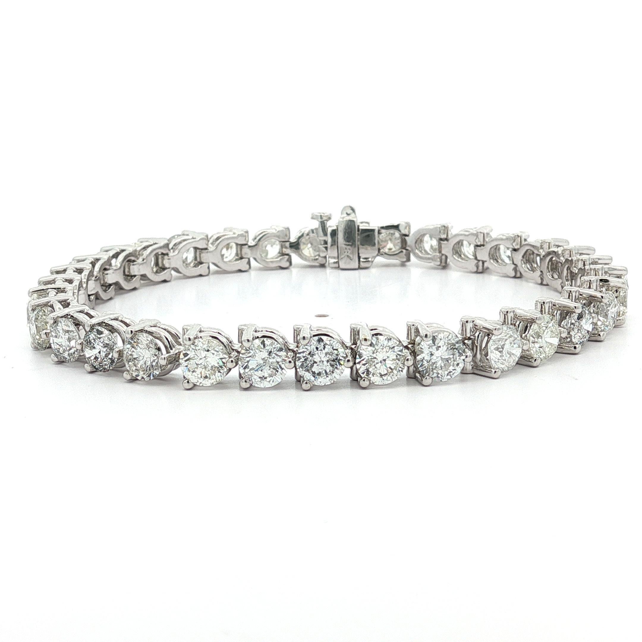 Brilliante classico in oro bianco con diamante rotondo brillante da 11 ct. in vendita