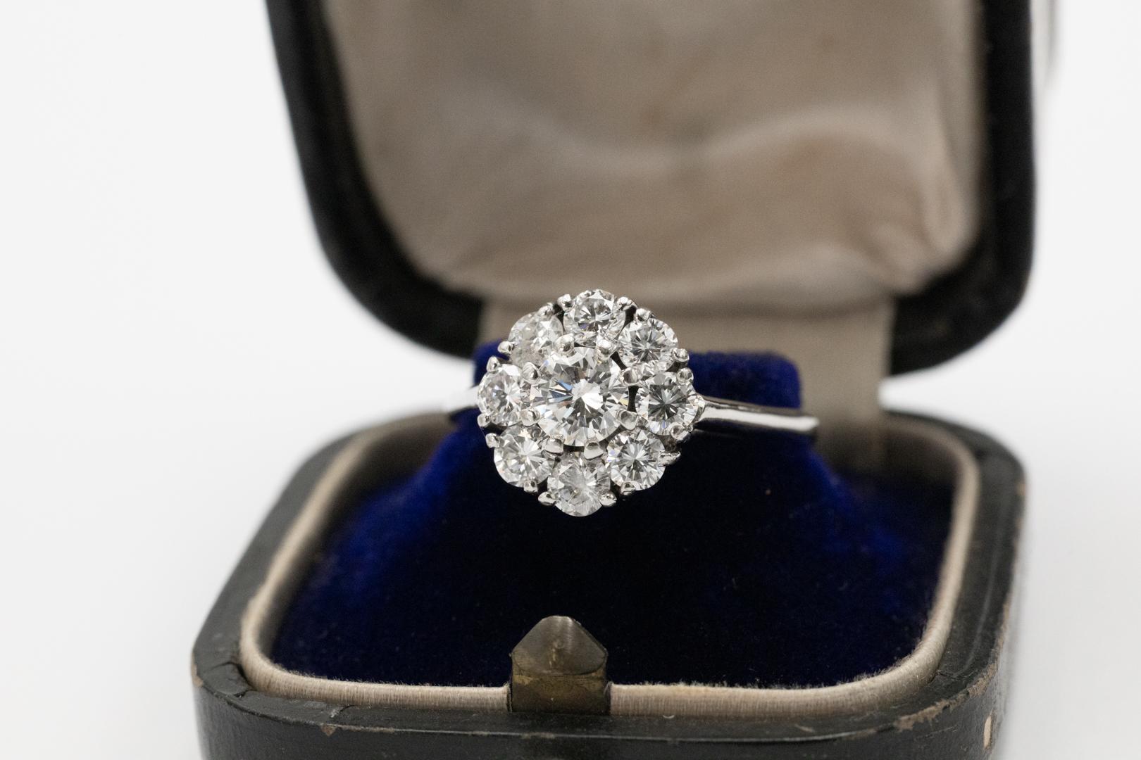 Klassischer Weißgoldring mit Diamanten 1,68ct im Angebot 4