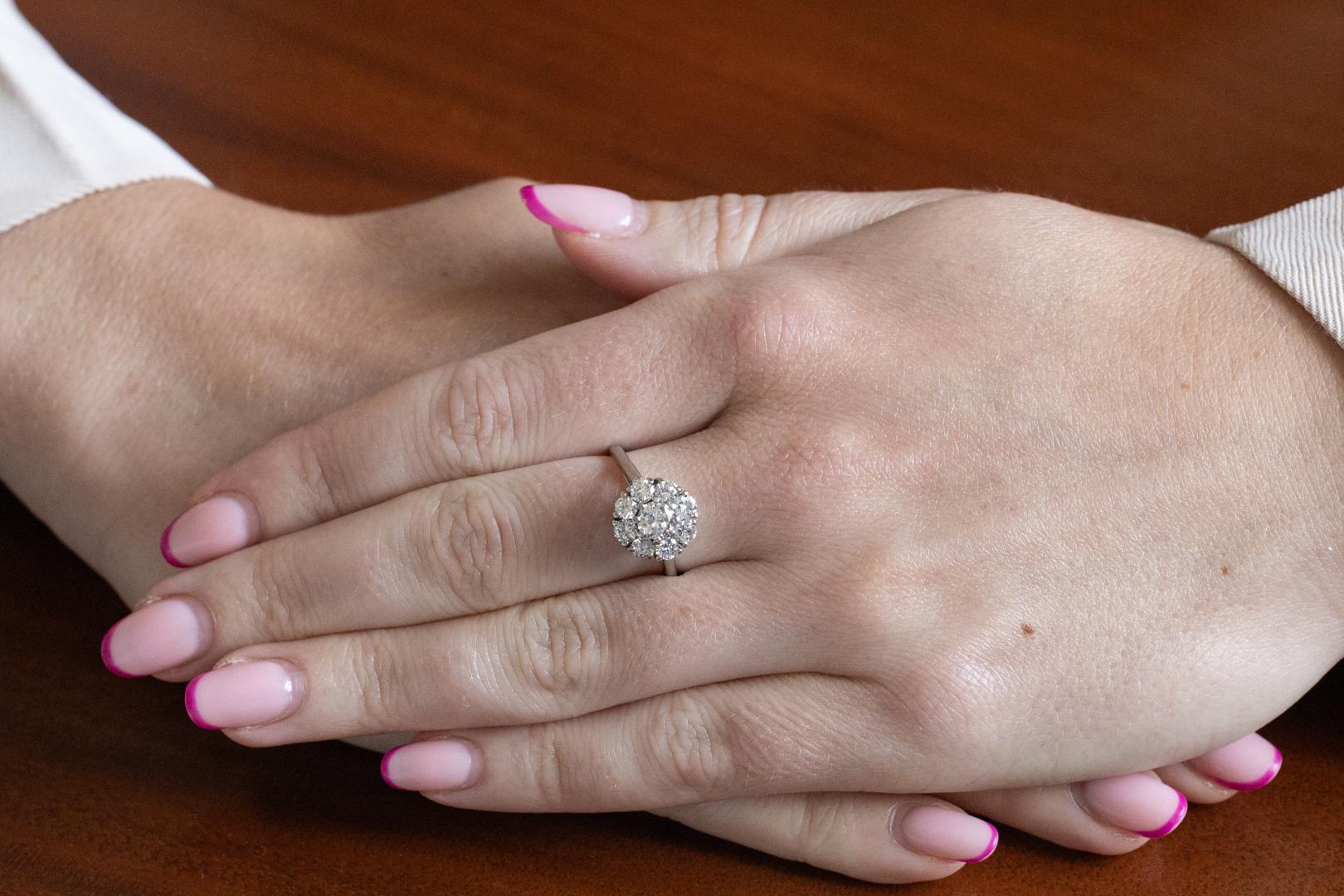 Klassischer Weißgoldring mit Diamanten 1,68ct im Angebot 6