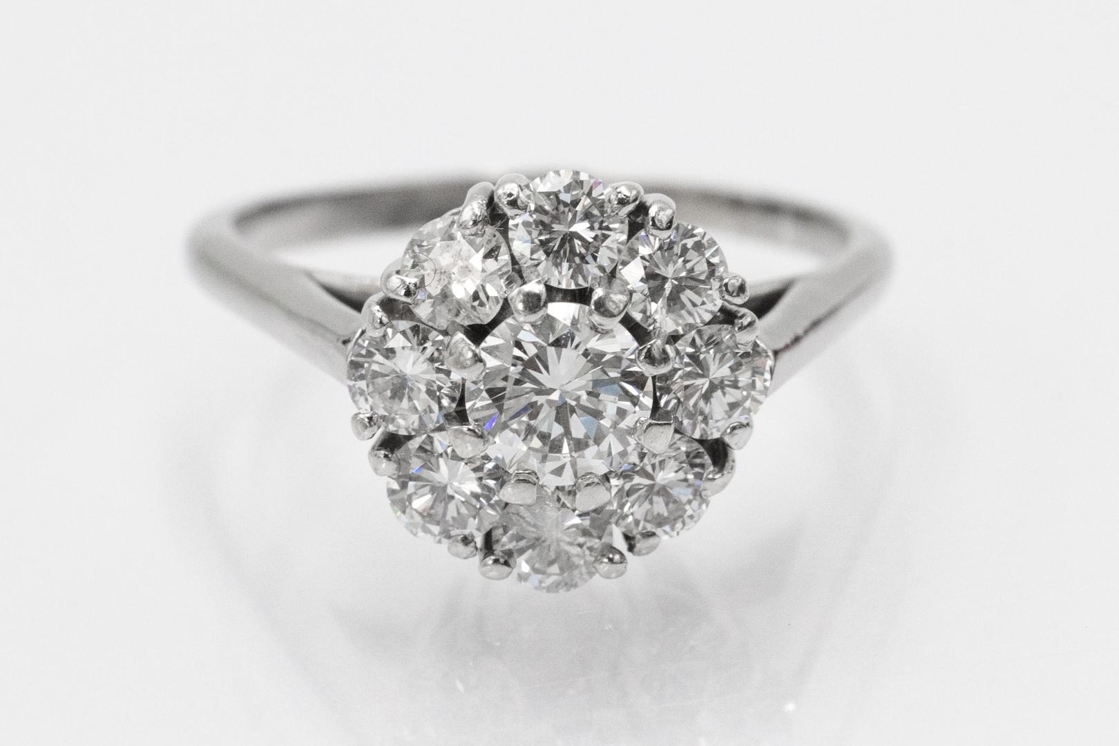 Klassischer Weißgoldring mit Diamanten 1,68ct (Moderne) im Angebot
