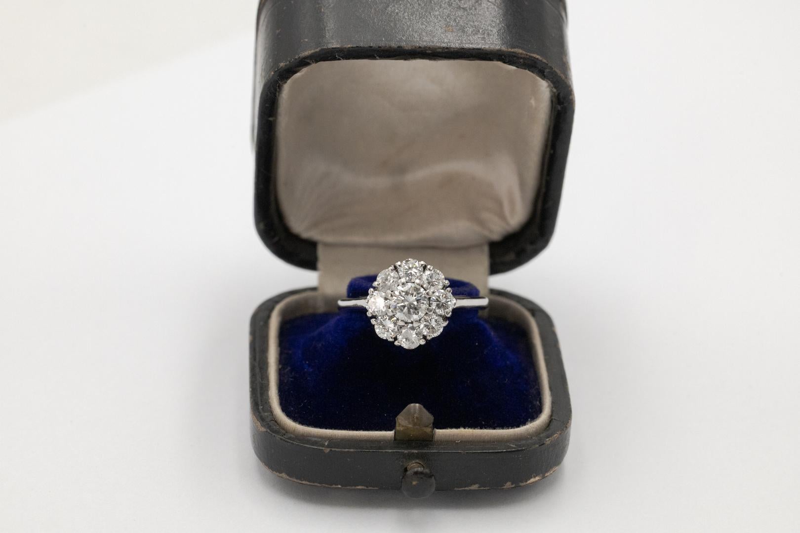 Klassischer Weißgoldring mit Diamanten 1,68ct (Brillantschliff) im Angebot