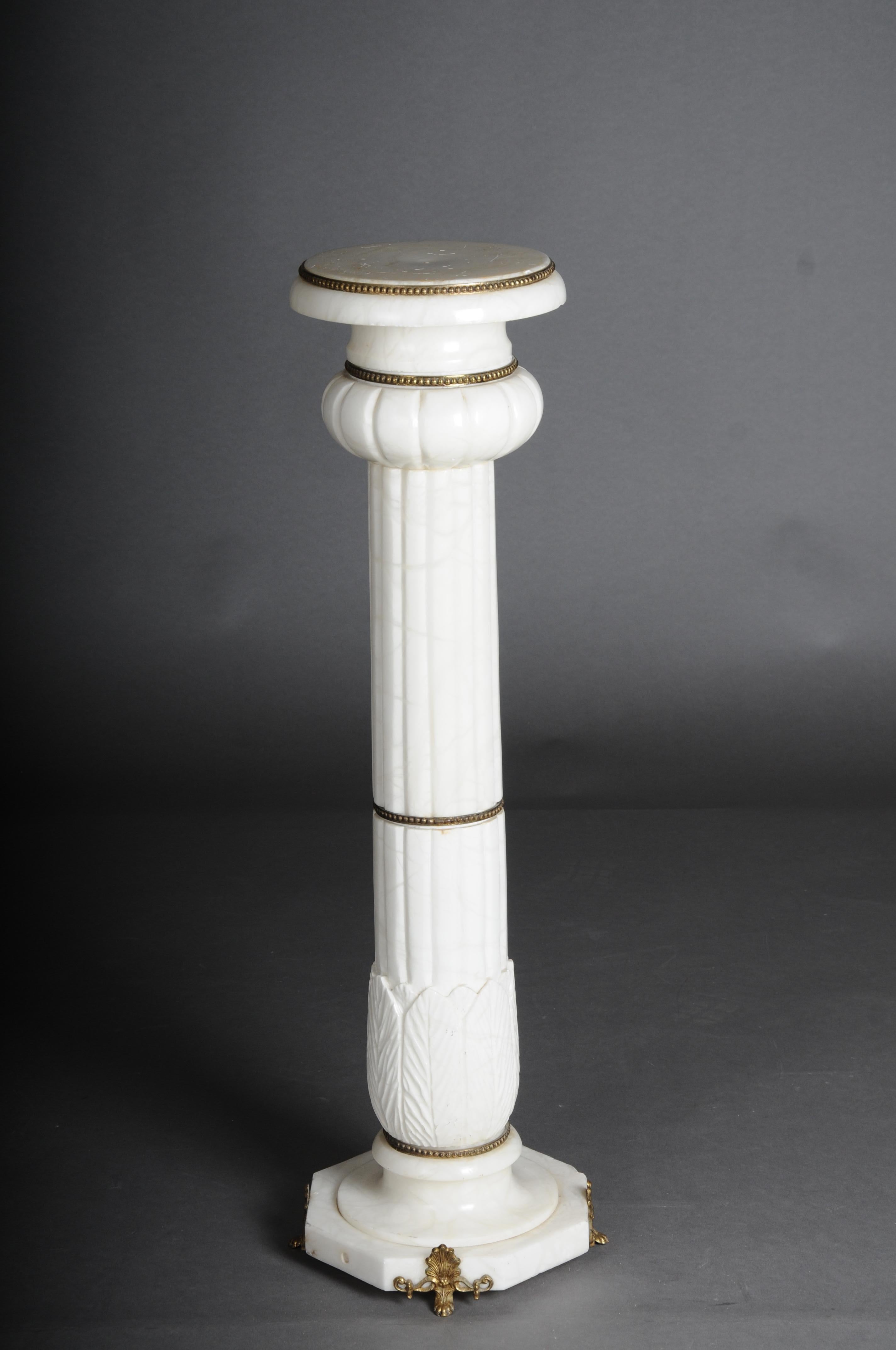 Classic white marble column, 20th century.

Classic shape, natural marble in white. Square plinth with balustraded column base. Slightly protruding, stepped square cover plate.

(K-36).