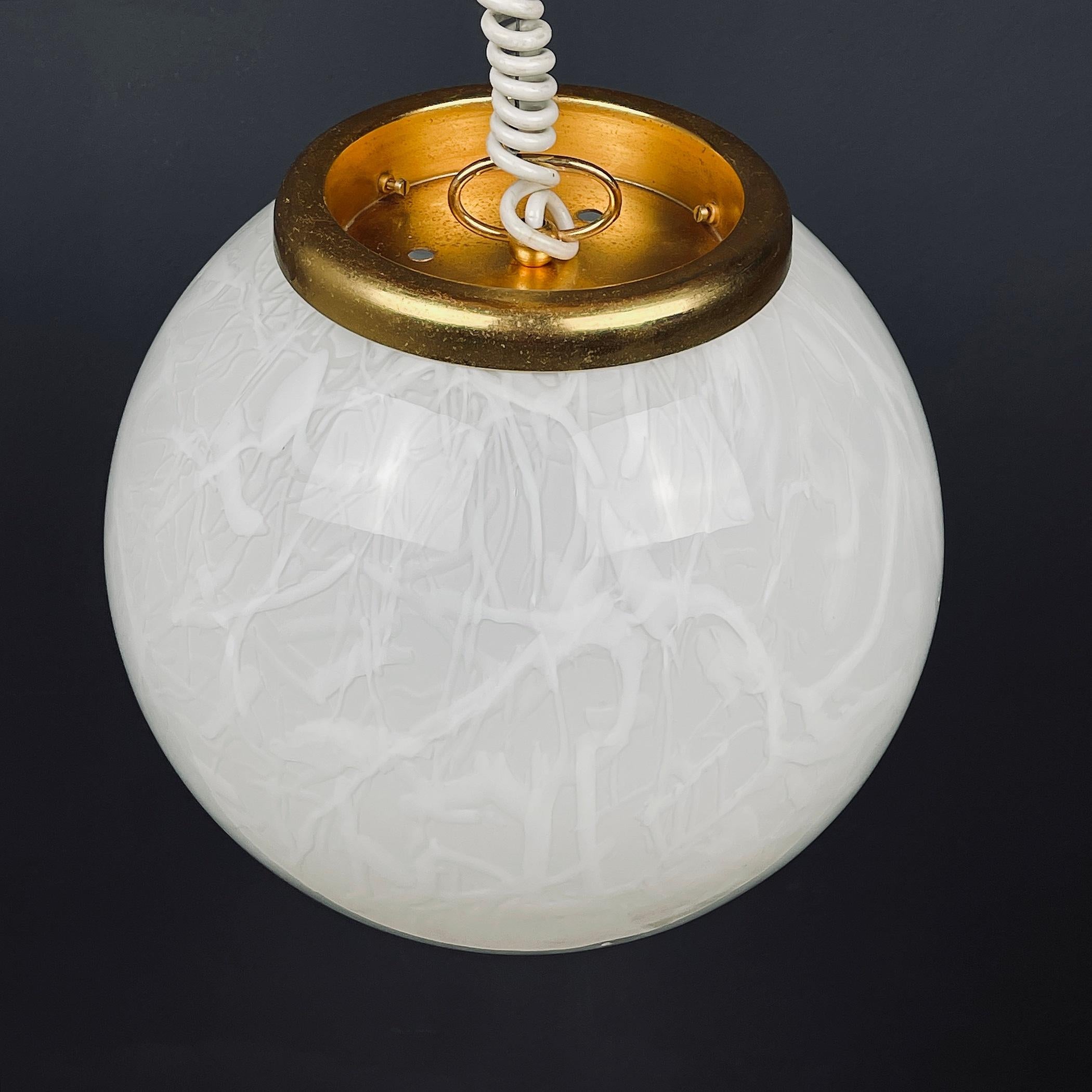 20th Century Classic white murano pendant lamp Italy 1970s For Sale