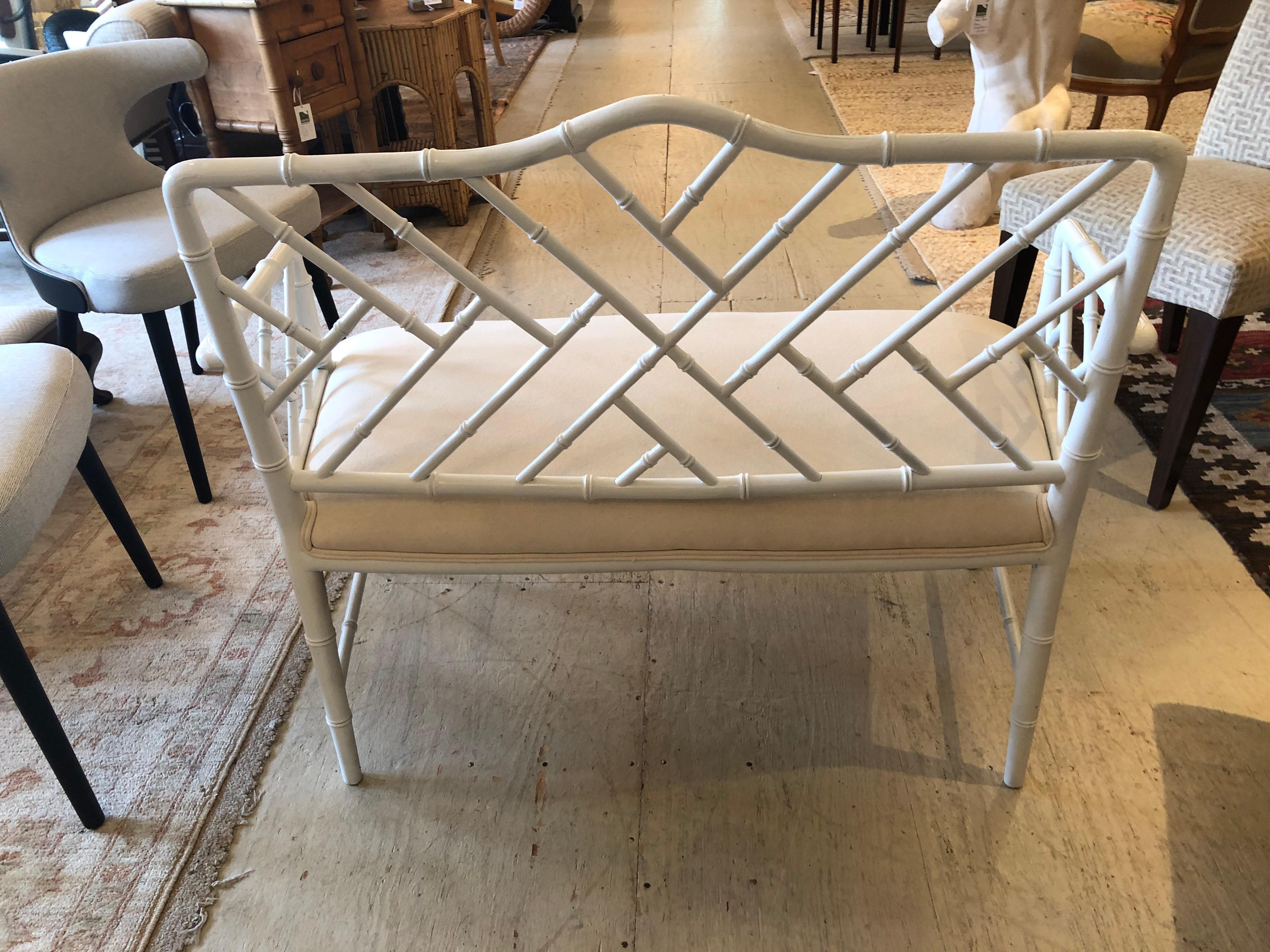 Classico divano-seduta in bambù verniciato di bianco in stile Chippendale in vendita 5