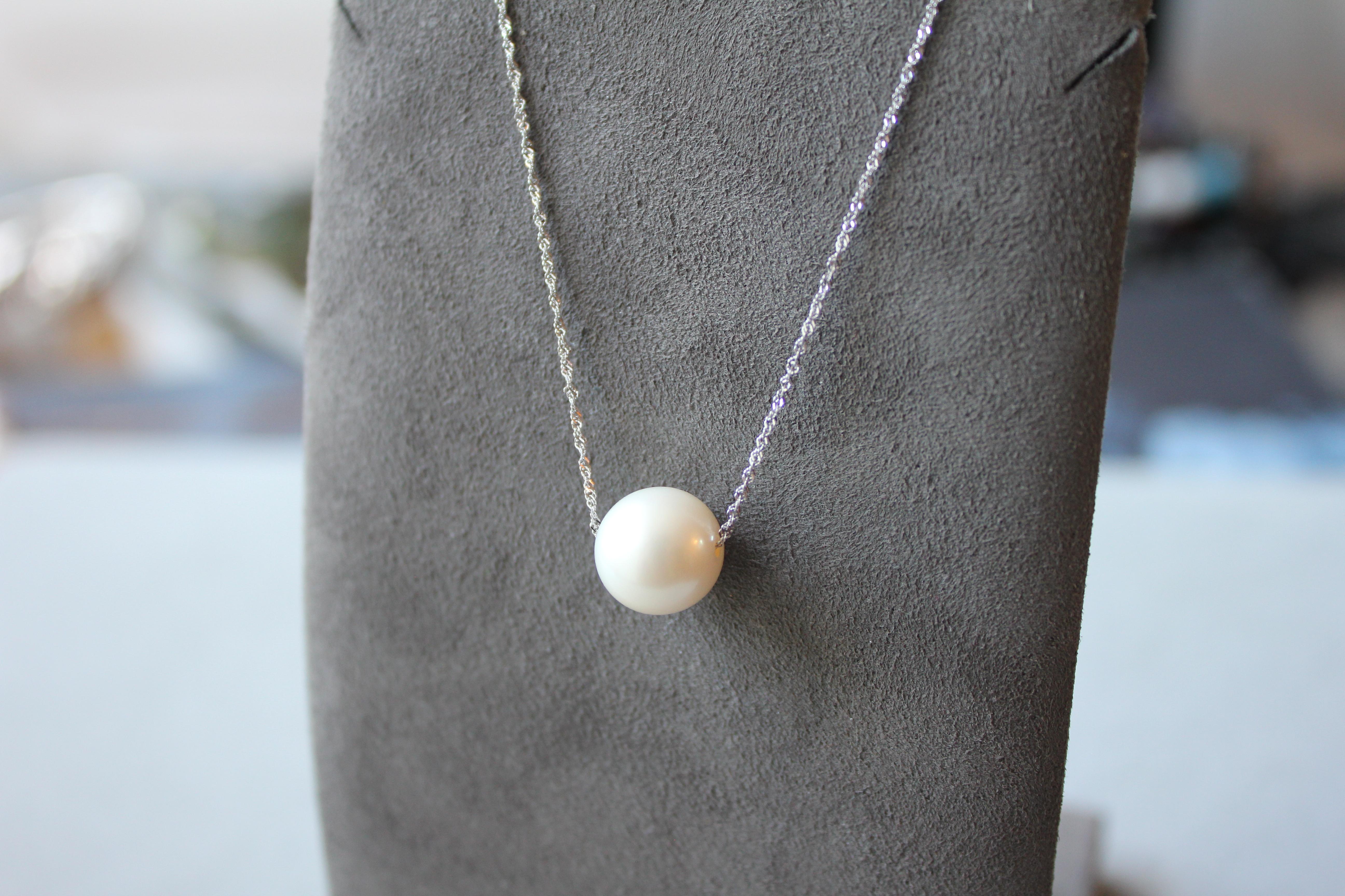 Classic White Pearl 14 Karat White Gold Dainty Chain Pendant Charm Necklace In New Condition For Sale In Oakton, VA