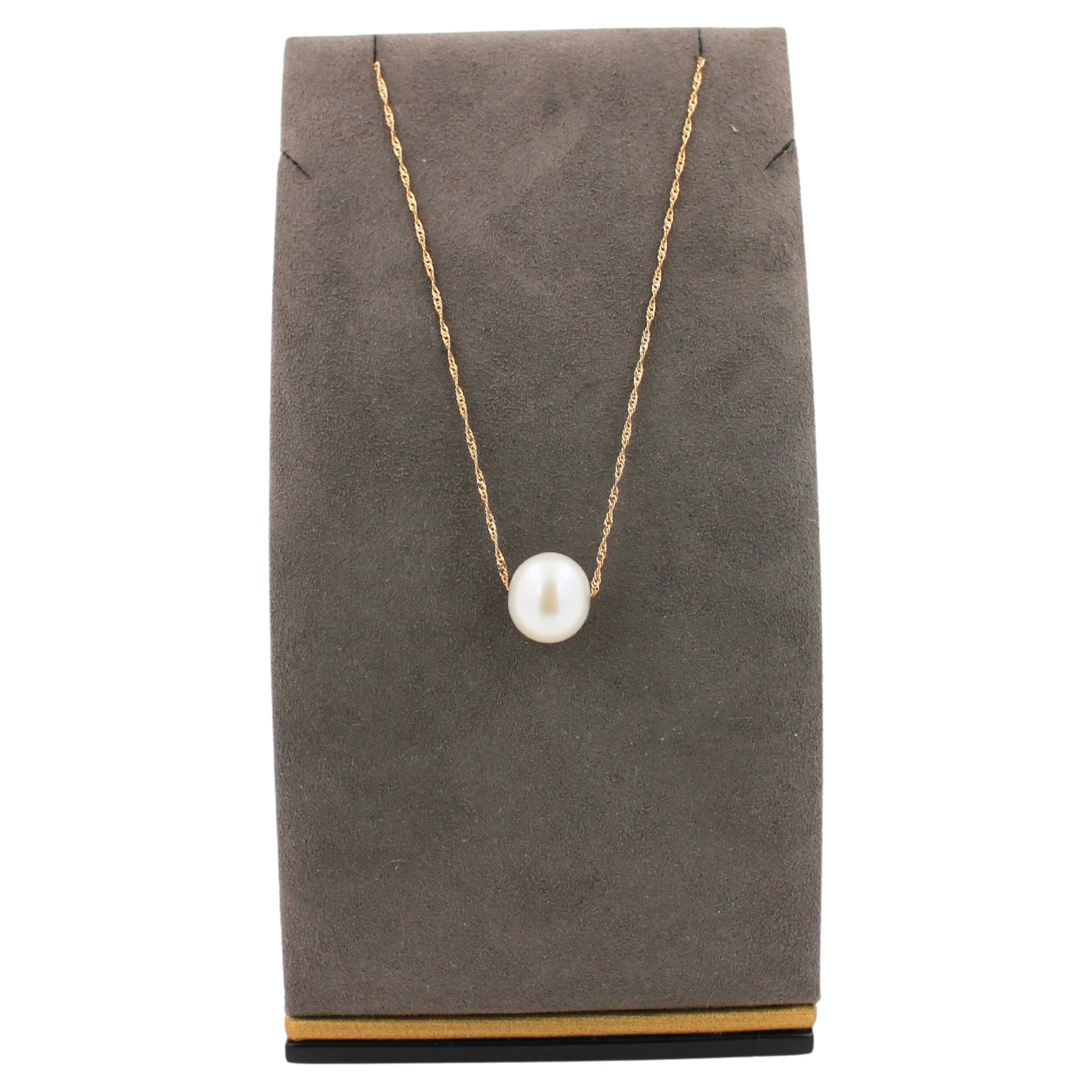Modern Classic White Pearl 14 Karat Yellow Gold Dainty Chain Pendant Charm Necklace For Sale