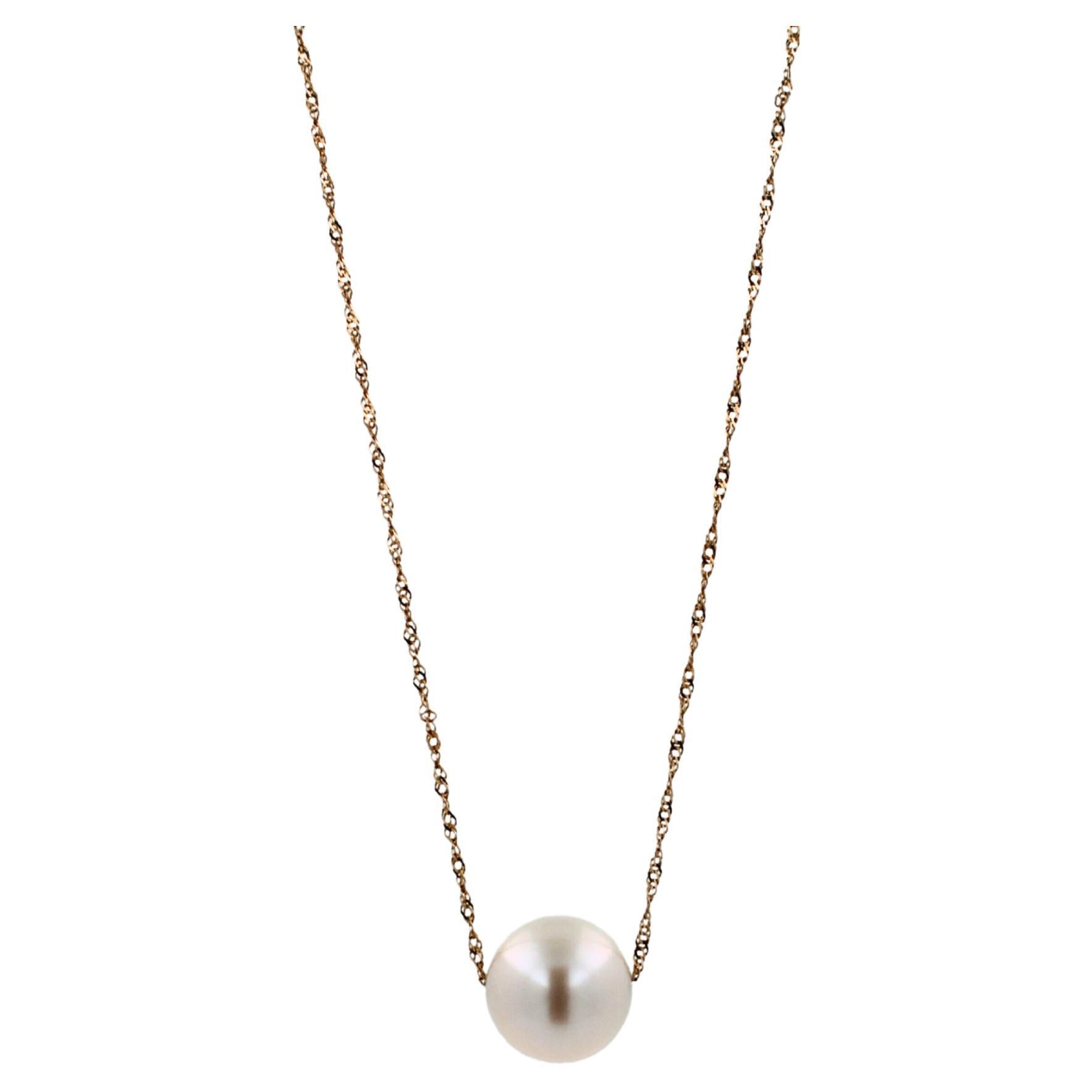 Collar Clásico de Oro Amarillo de 14 Kilates con Cadena y Colgante de Perlas Blancas