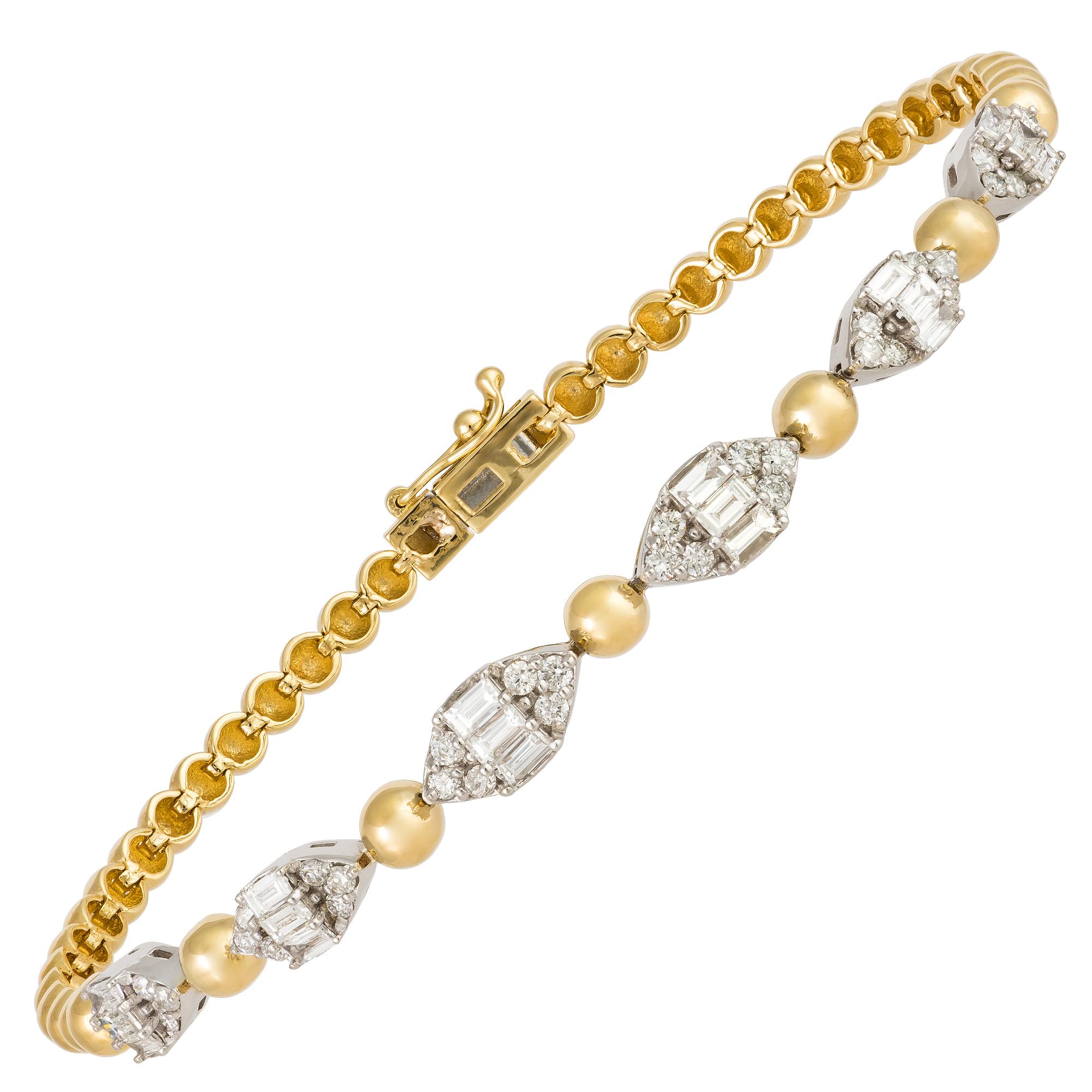 Modern Classic White Yellow Gold 18K Bracelet Diamond for Her For Sale