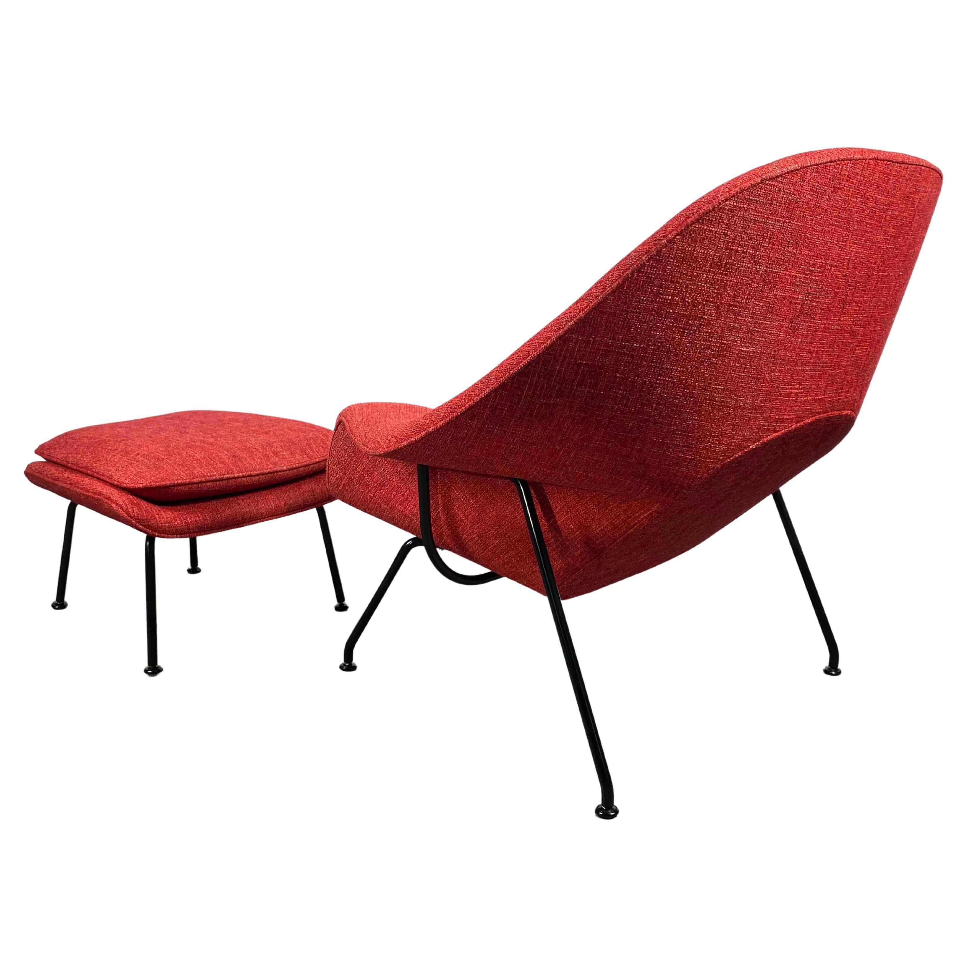 Classic Womb Chair and Ottoman by Eero Saaarinen Manufactured by Knoll, 'Medium'