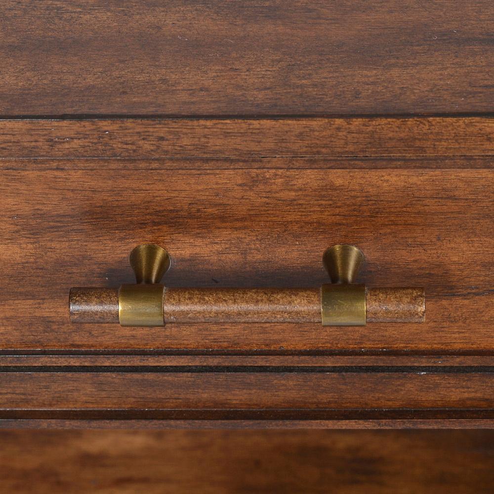 Classic Wood Beistelltisch (Rustikal) im Angebot