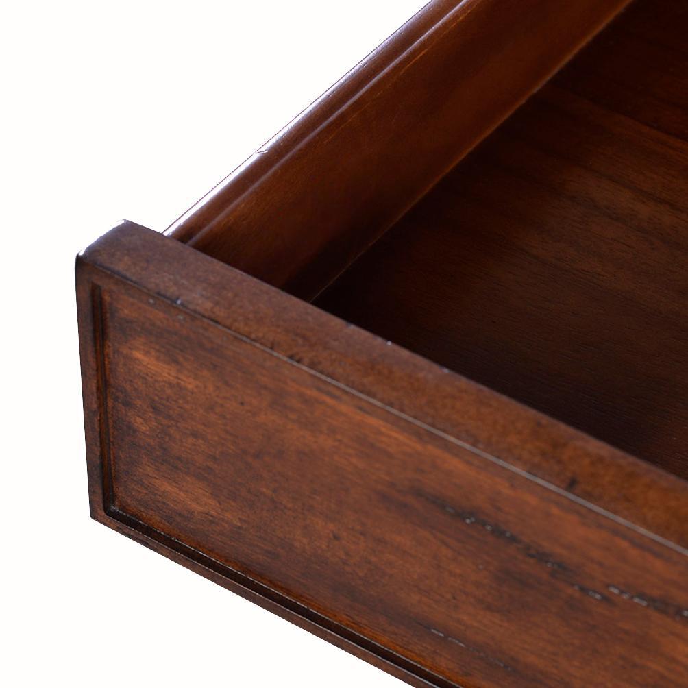Classic Wood Beistelltisch (Vietnamesisch) im Angebot
