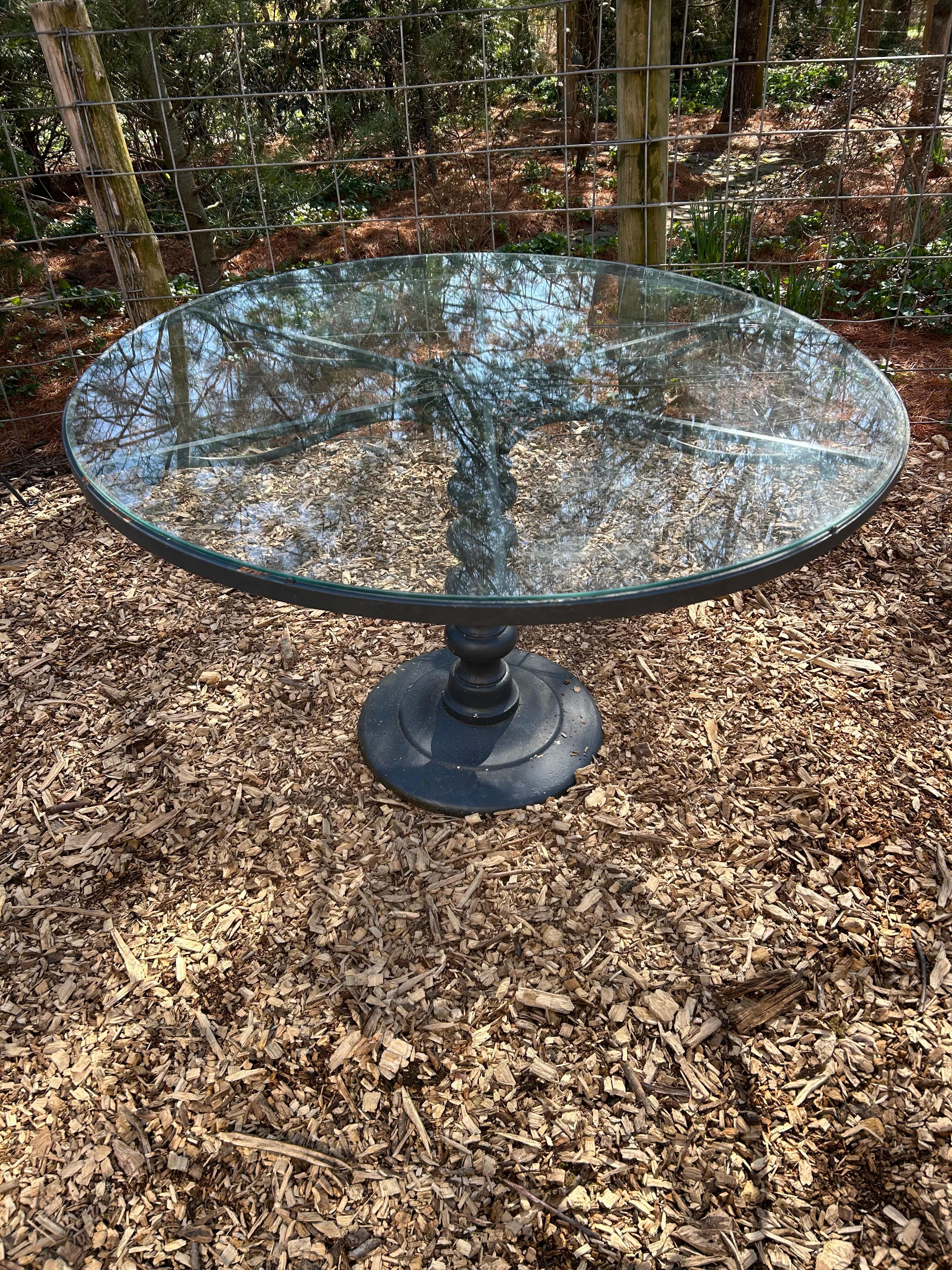 Ensemble table et 5 chaises d'extérieur Classic Woodard 8