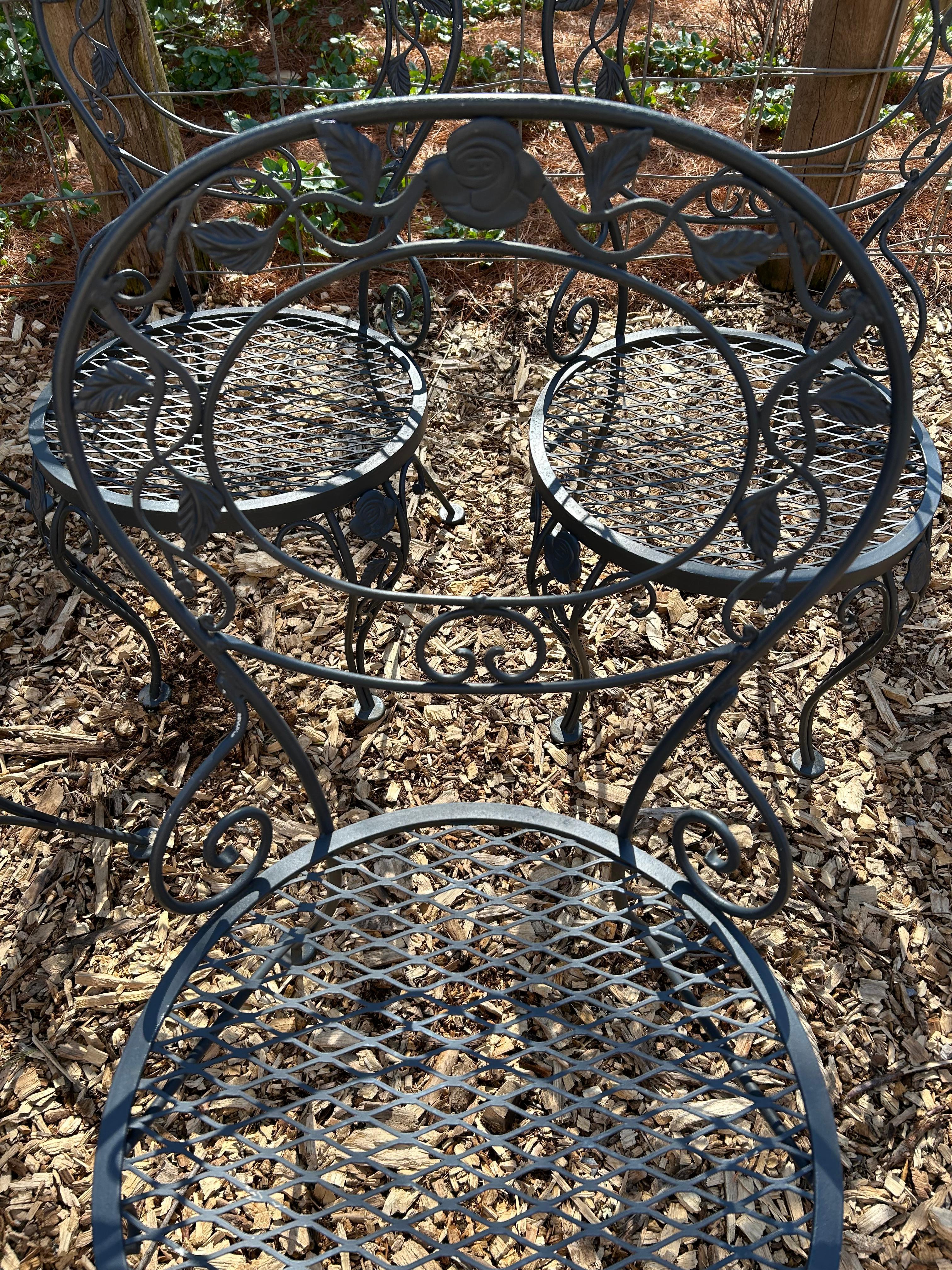 Ensemble table et 5 chaises d'extérieur Classic Woodard 10