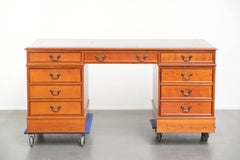 Scrivania classica in legno in stile inglese con 4 cassetti e piano in pelle blu