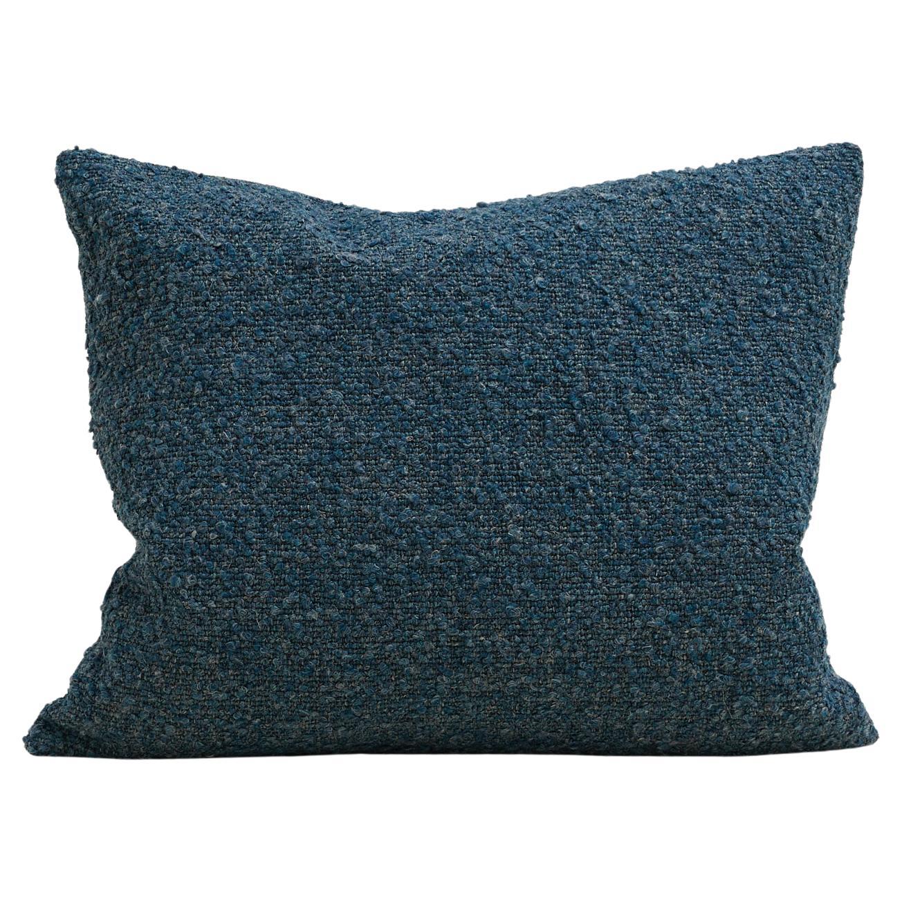 Cuscino Bouclé classico in misto lana e lino di colore blu 60x50 cm.