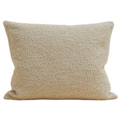 Cuscino Bouclé classico in misto lana e lino di colore beige chiaro 60x50 cm.