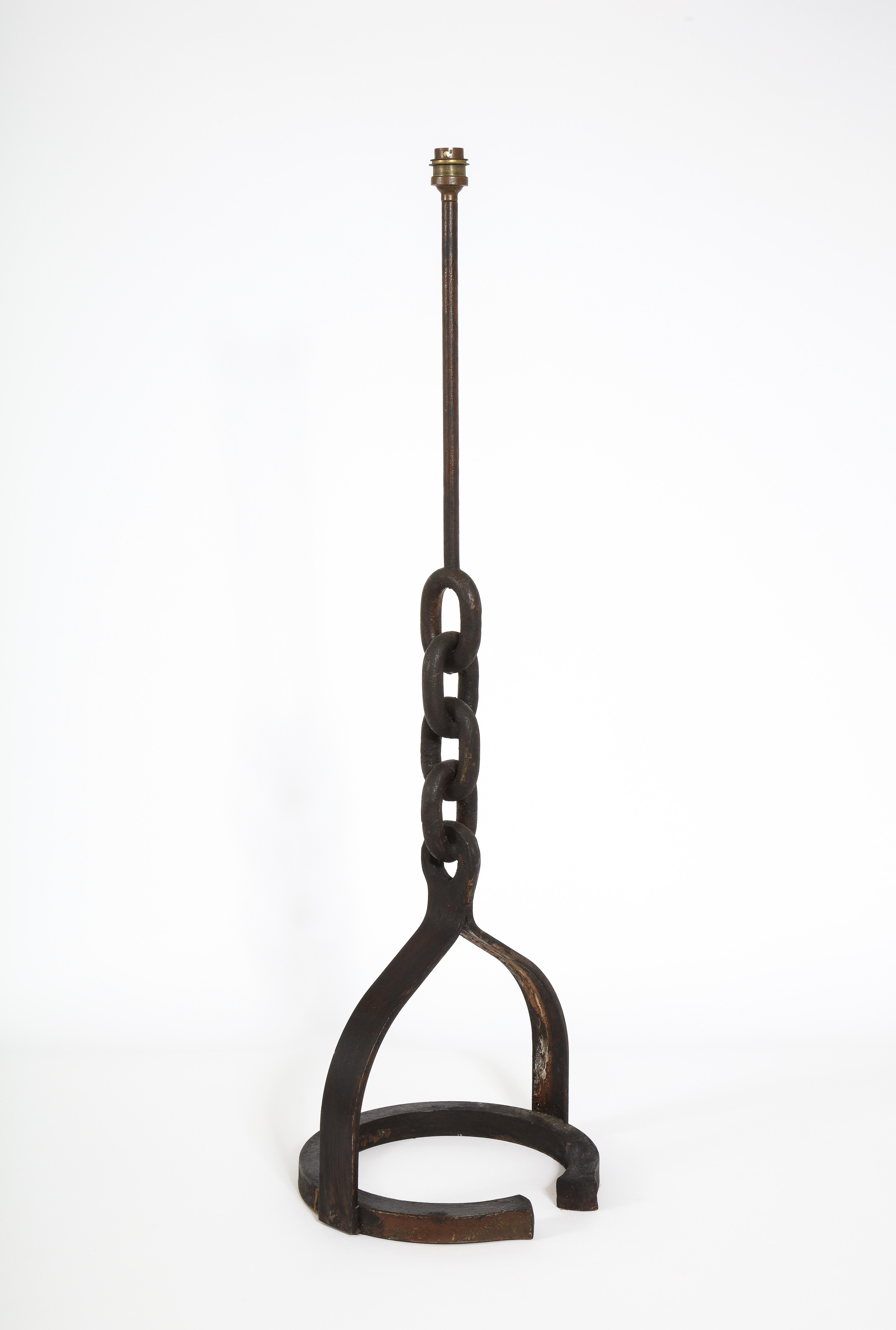 Lampe de table classique en fer forgé à motif de chaînes, France, années 1960 en vente 3