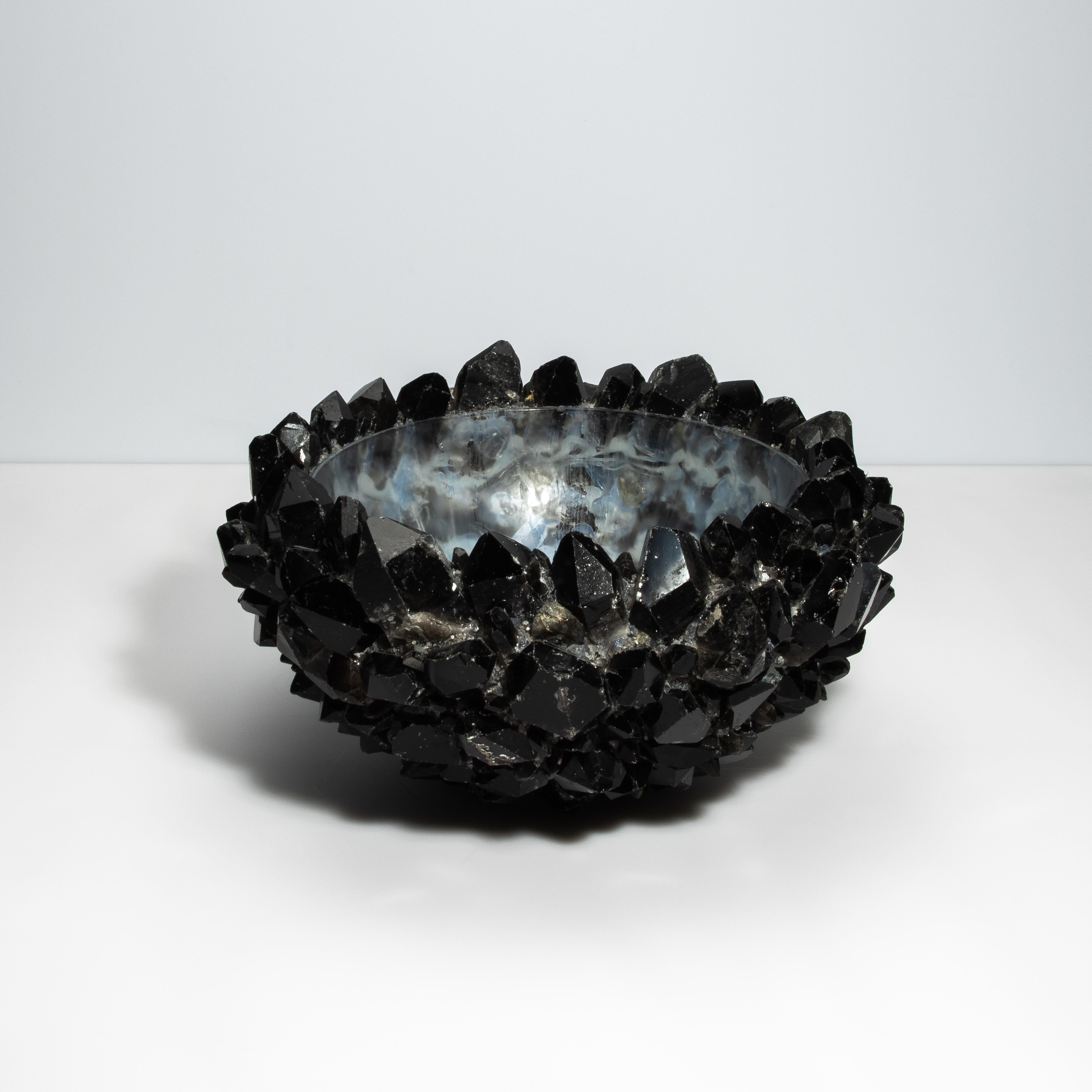 Modern Classic XL Bowl in Black Quartz