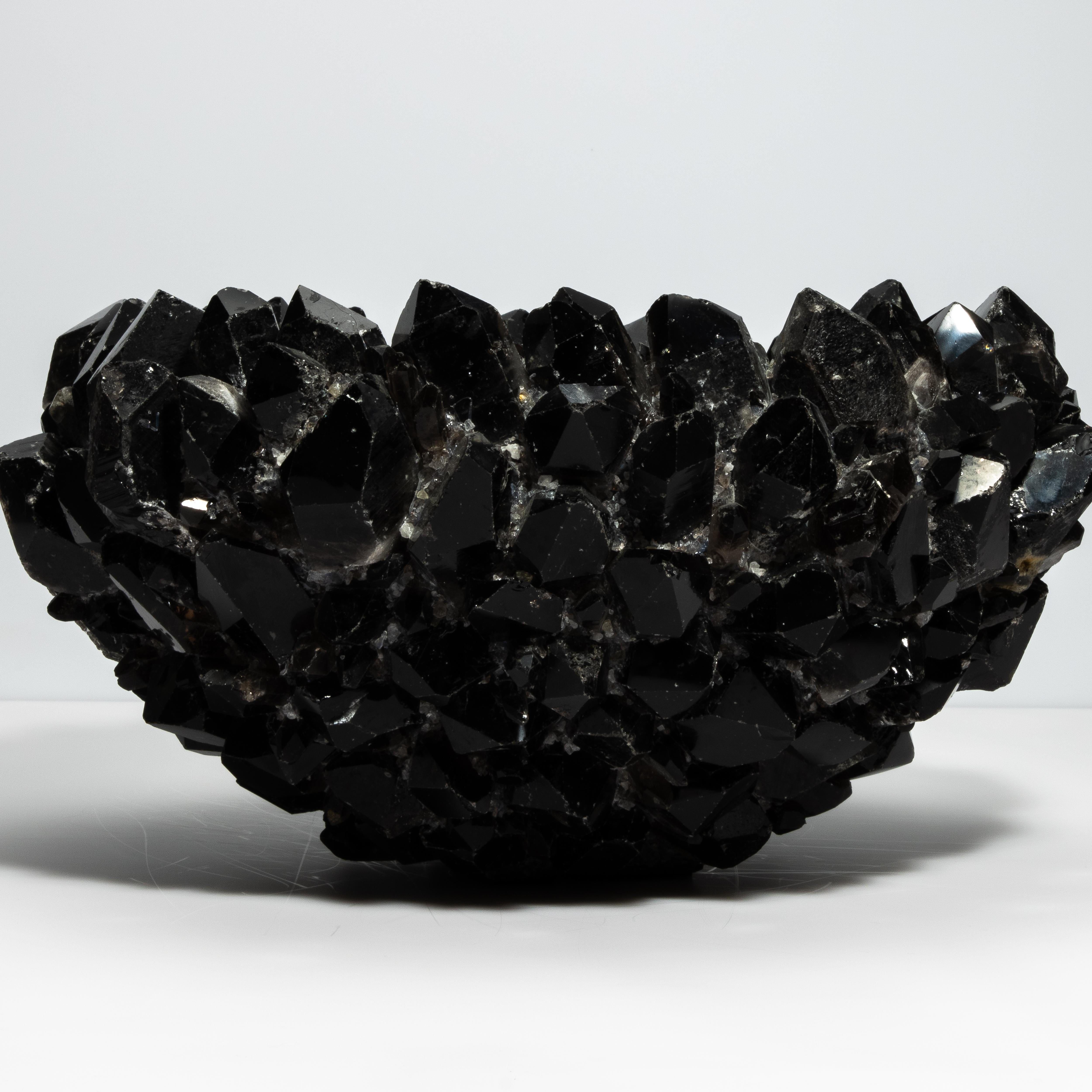 Hand-Crafted Classic XL Bowl in Black Quartz