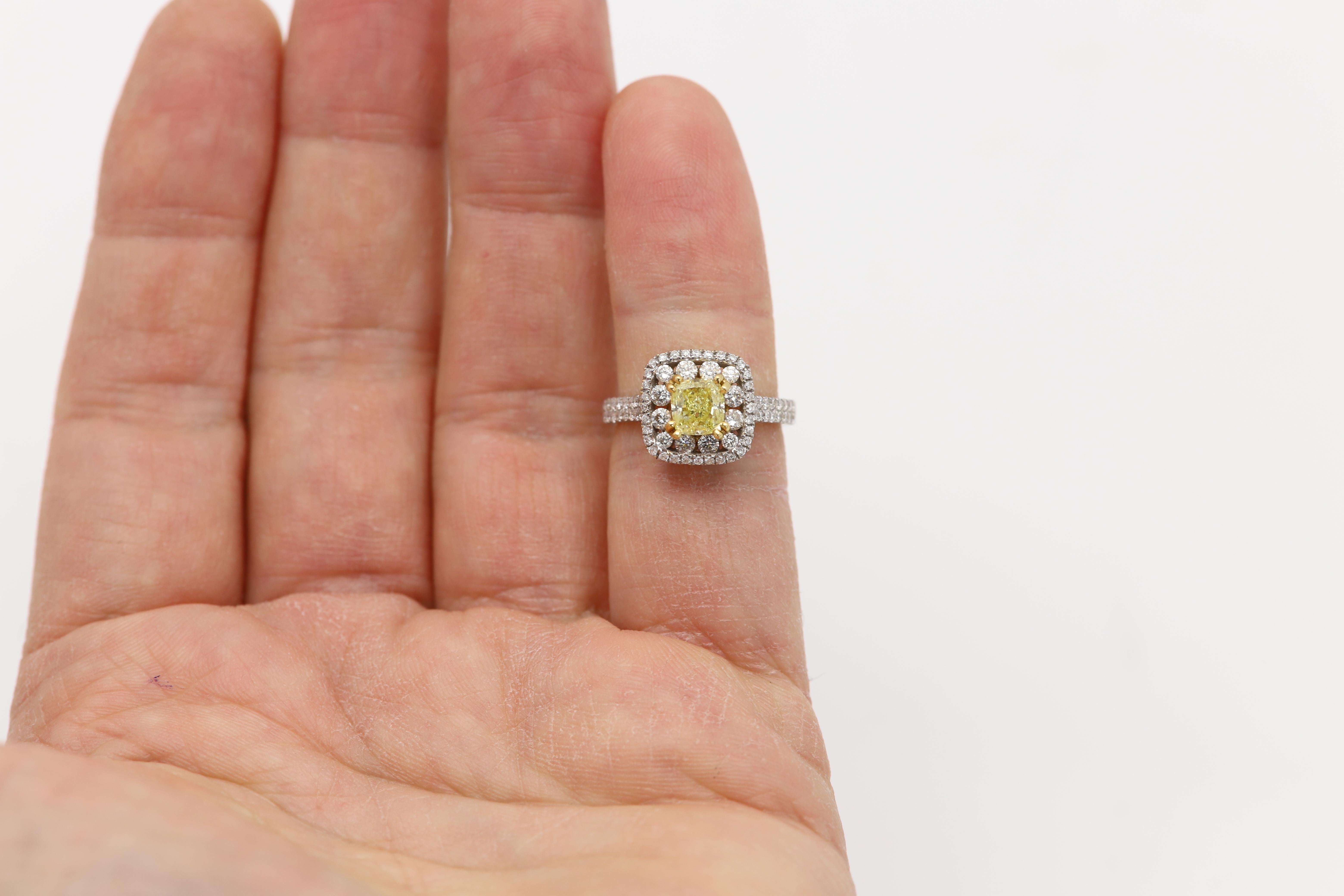Anello classico con diamante giallo in oro 18 carati in vendita 1