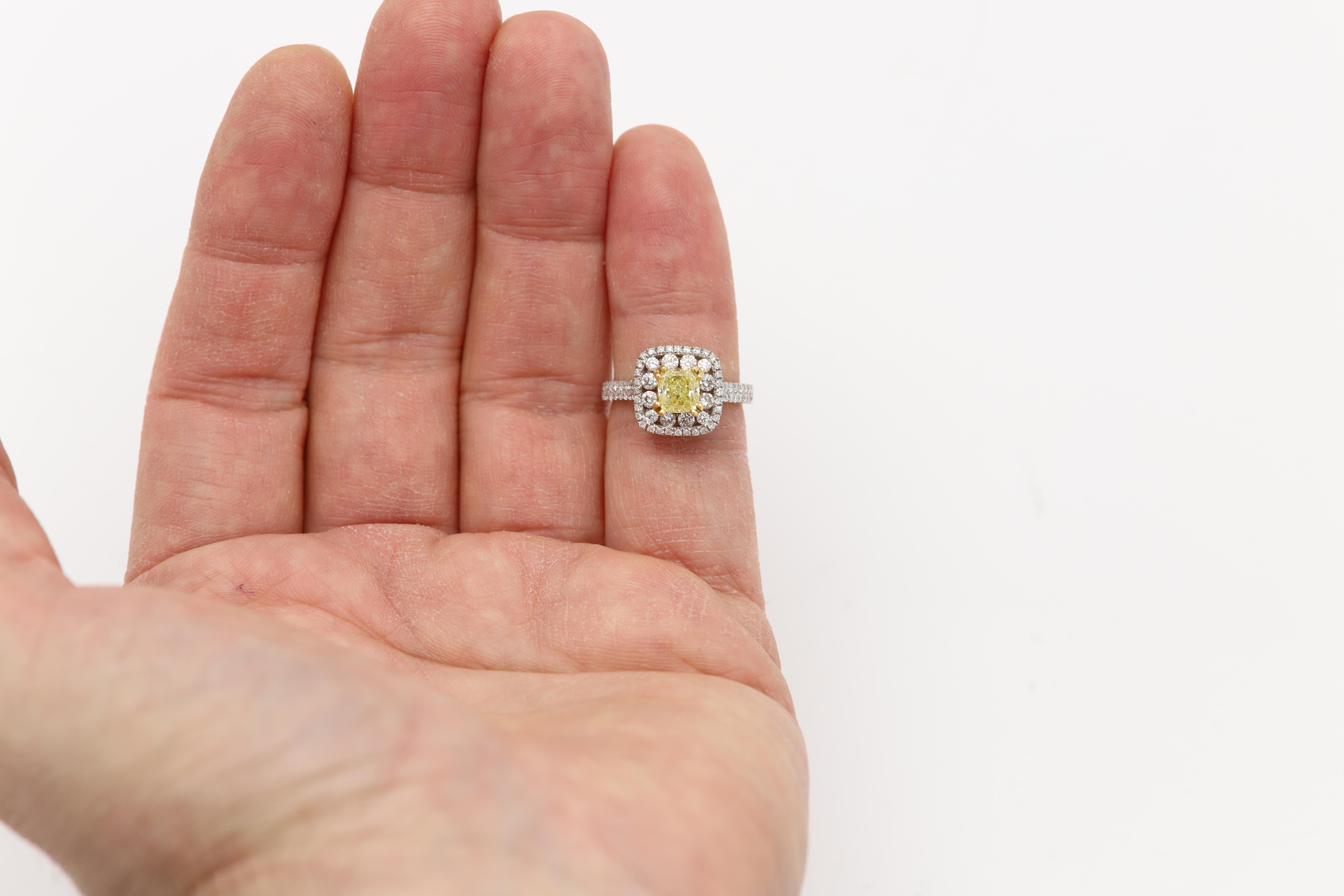 Anello classico con diamante giallo in oro 18 carati in vendita 2