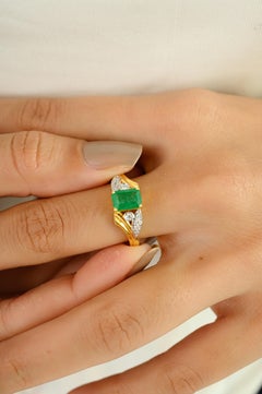 Classic Zambian Emerald & Diamond Wedding Ring in 18k Solid Yellow Gold For Her