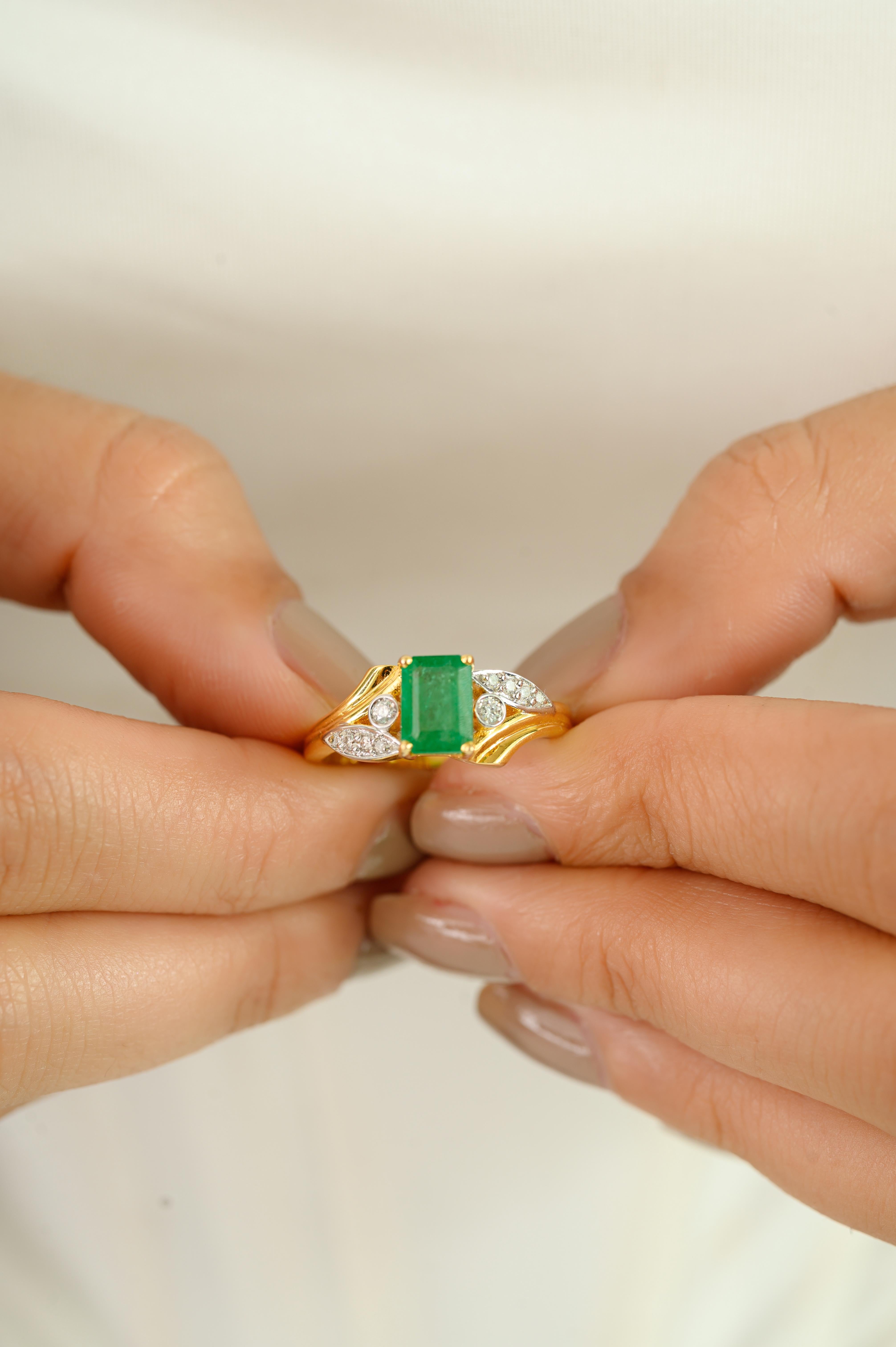 Im Angebot: Classic Zambian Emerald & Diamond Wedding Ring in 18k Solid Yellow Gold For Her () 4