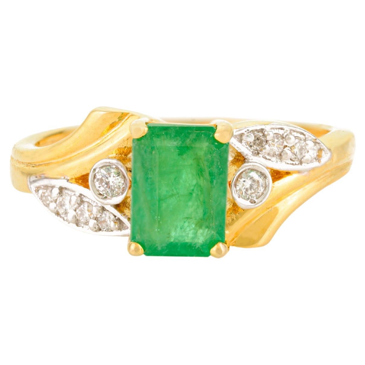 Classic Zambian Emerald & Diamond Wedding Ring in 18k Solid Yellow Gold For Her