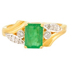 Classic Zambian Emerald & Diamond Wedding Ring in 18k Solid Yellow Gold For Her