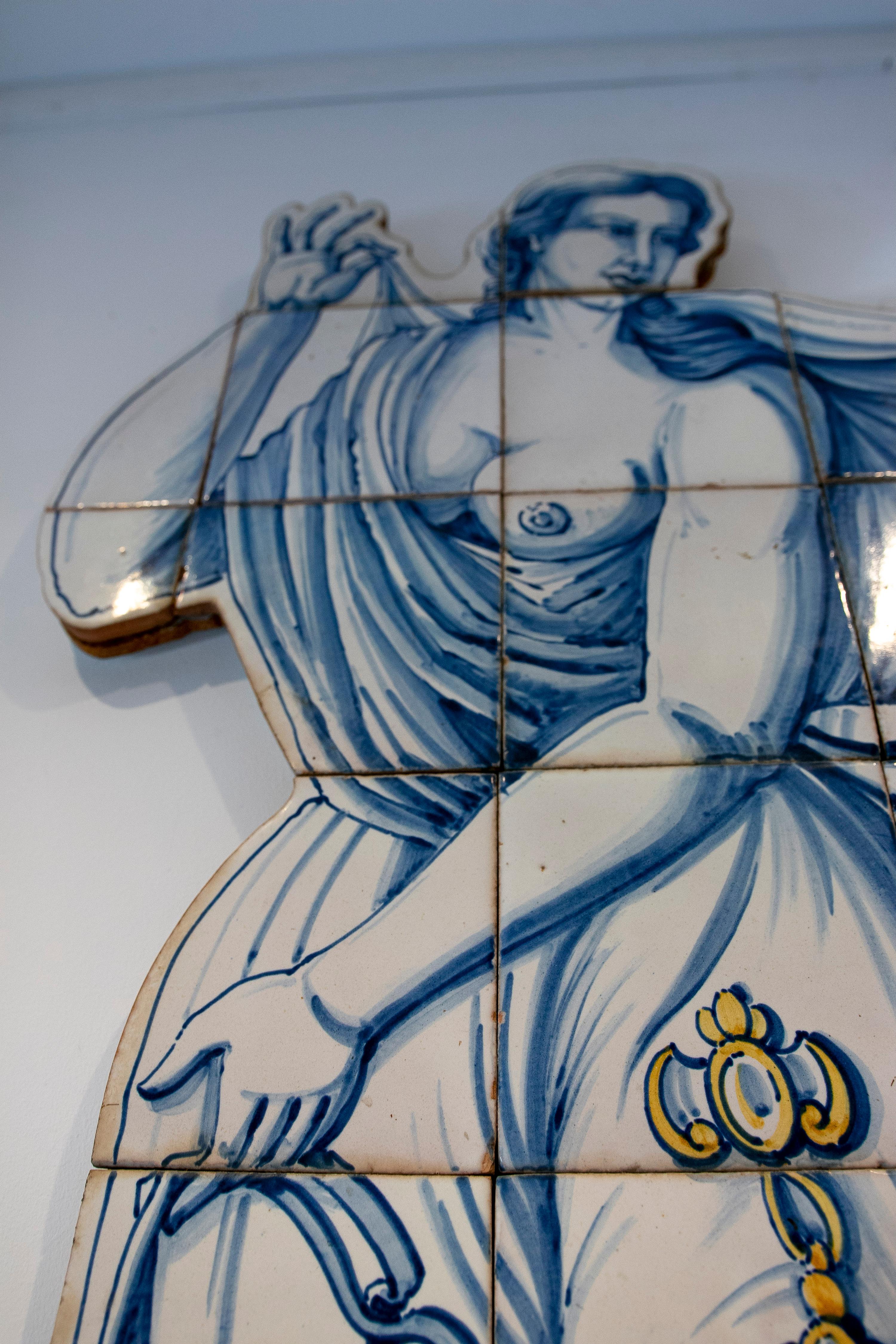 Classico pannello in ceramica smaltata dipinta a mano degli anni '90 portoghese con donna e ochette in vendita 3