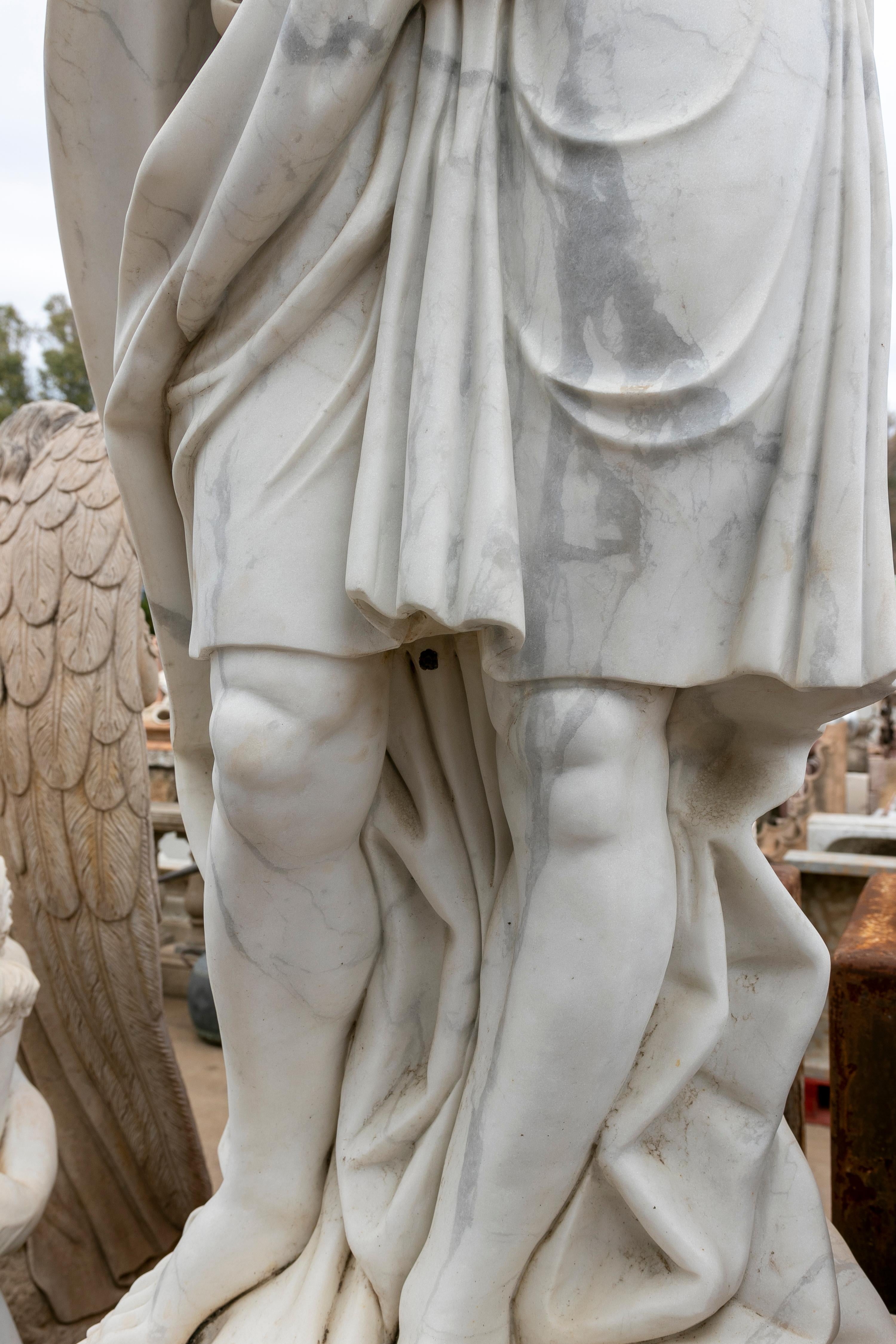 20ième siècle Sculpture classique espagnole d'homme en marbre blanc de Carrare, sculptée à la main, années 1990 en vente