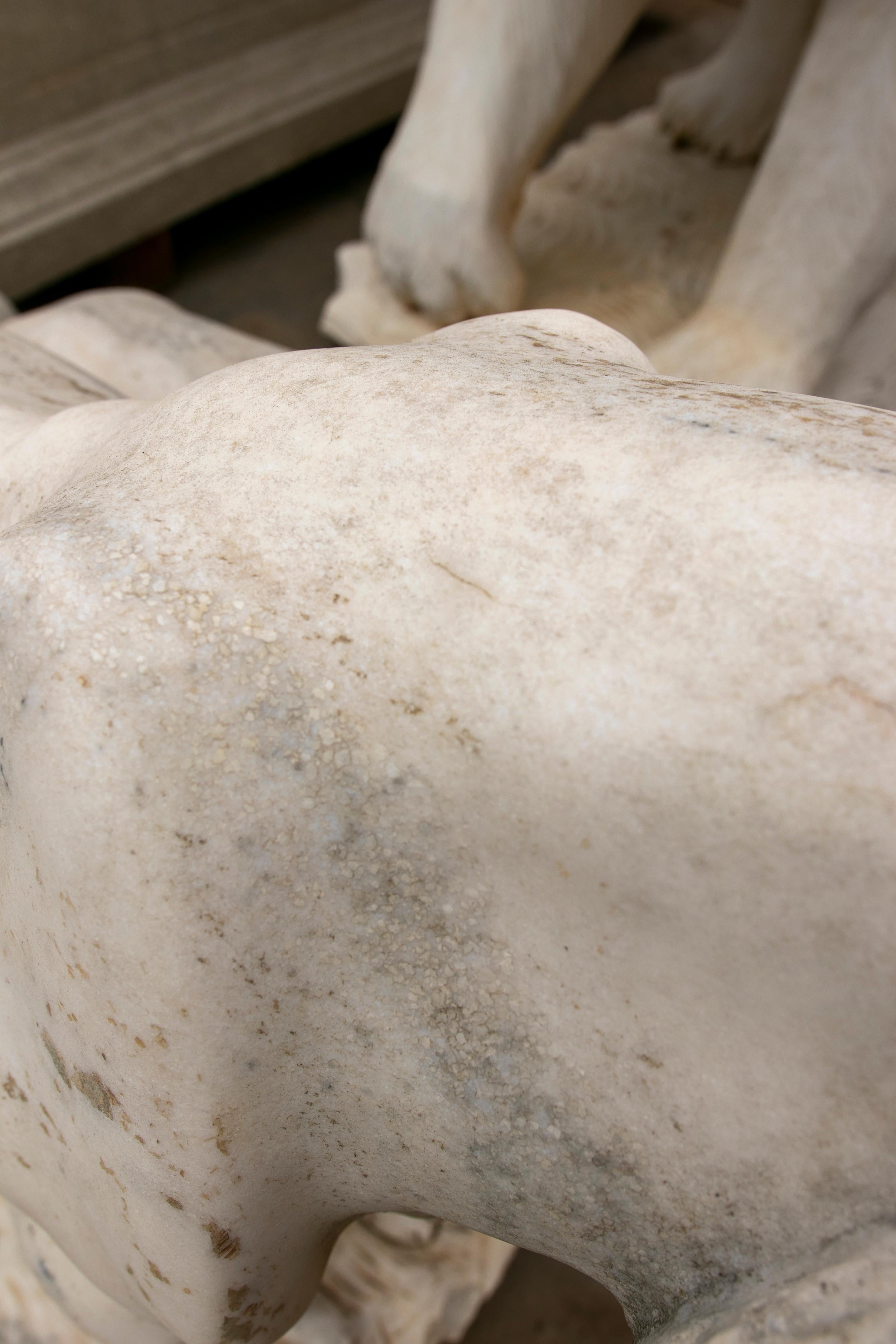 Scultura classica in marmo bianco Macael intagliata a mano degli anni '90 in Spagna con due tigri in vendita 11