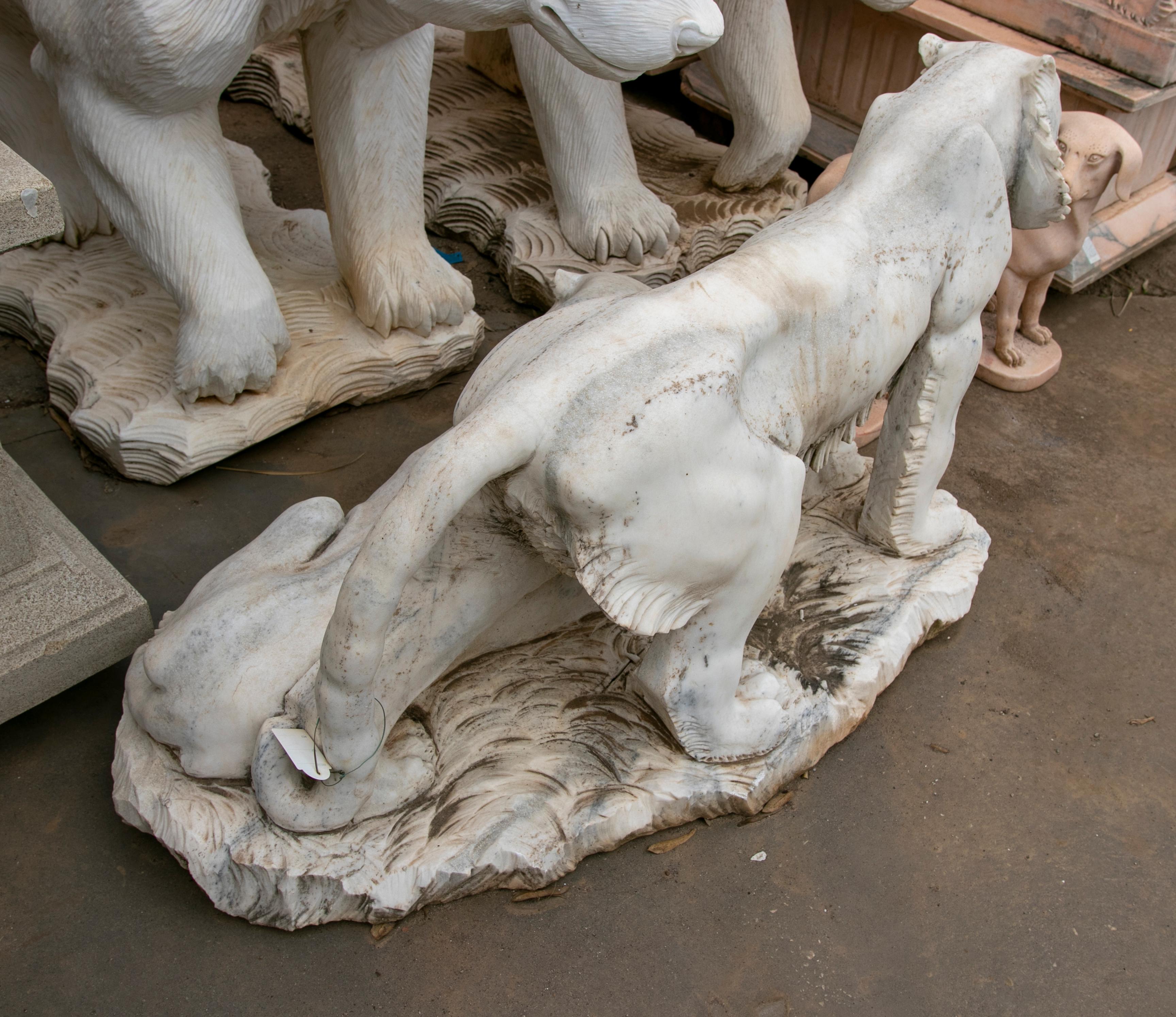 Spanische handgeschnitzte Skulptur von zwei Tigern aus weißem Makassar-Marmor aus den 1990er Jahren, spanisch im Angebot 4