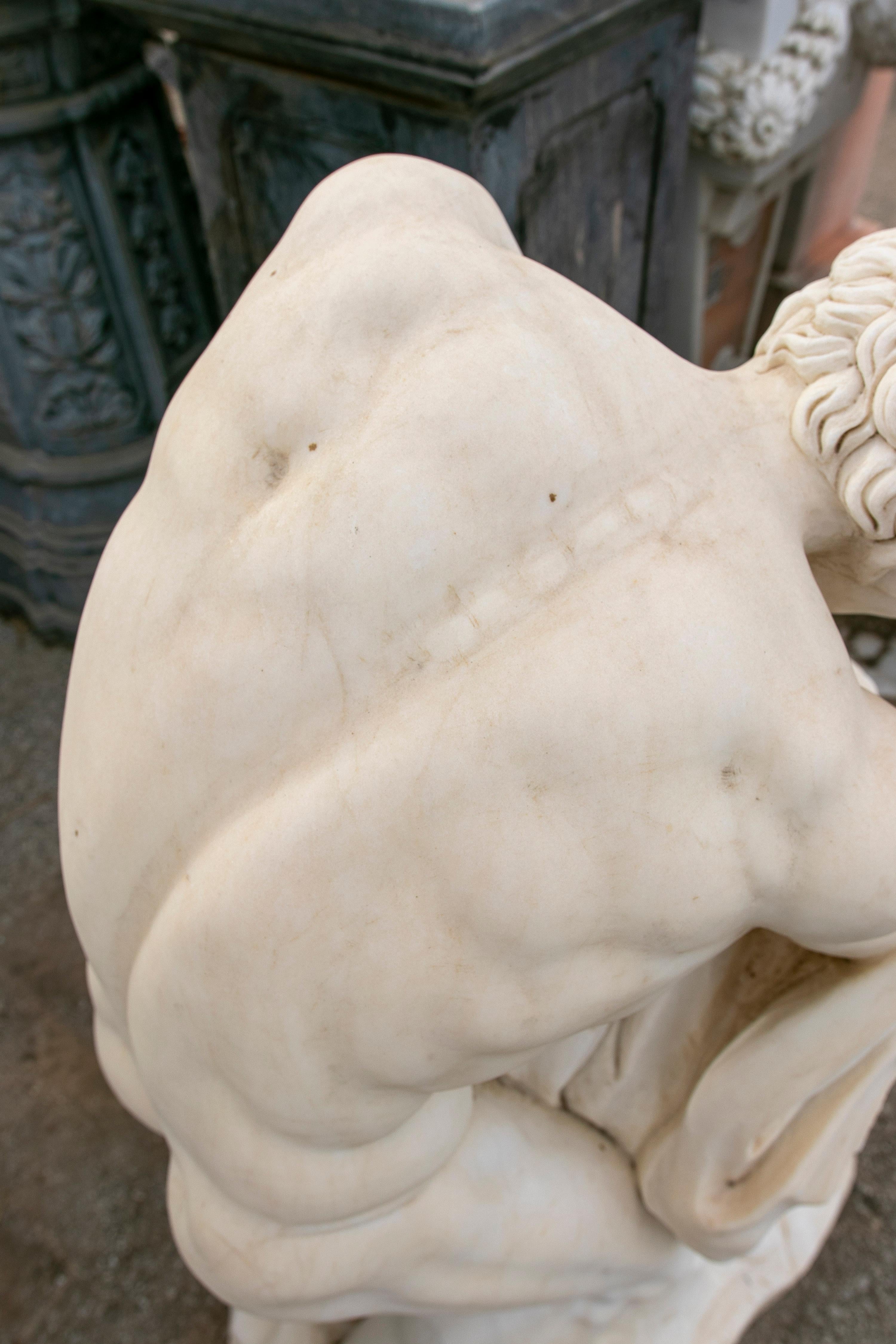 Classic 1990 Statue espagnole de Milo de Croton sculptée à la main d'après Edme Dumont en vente 3
