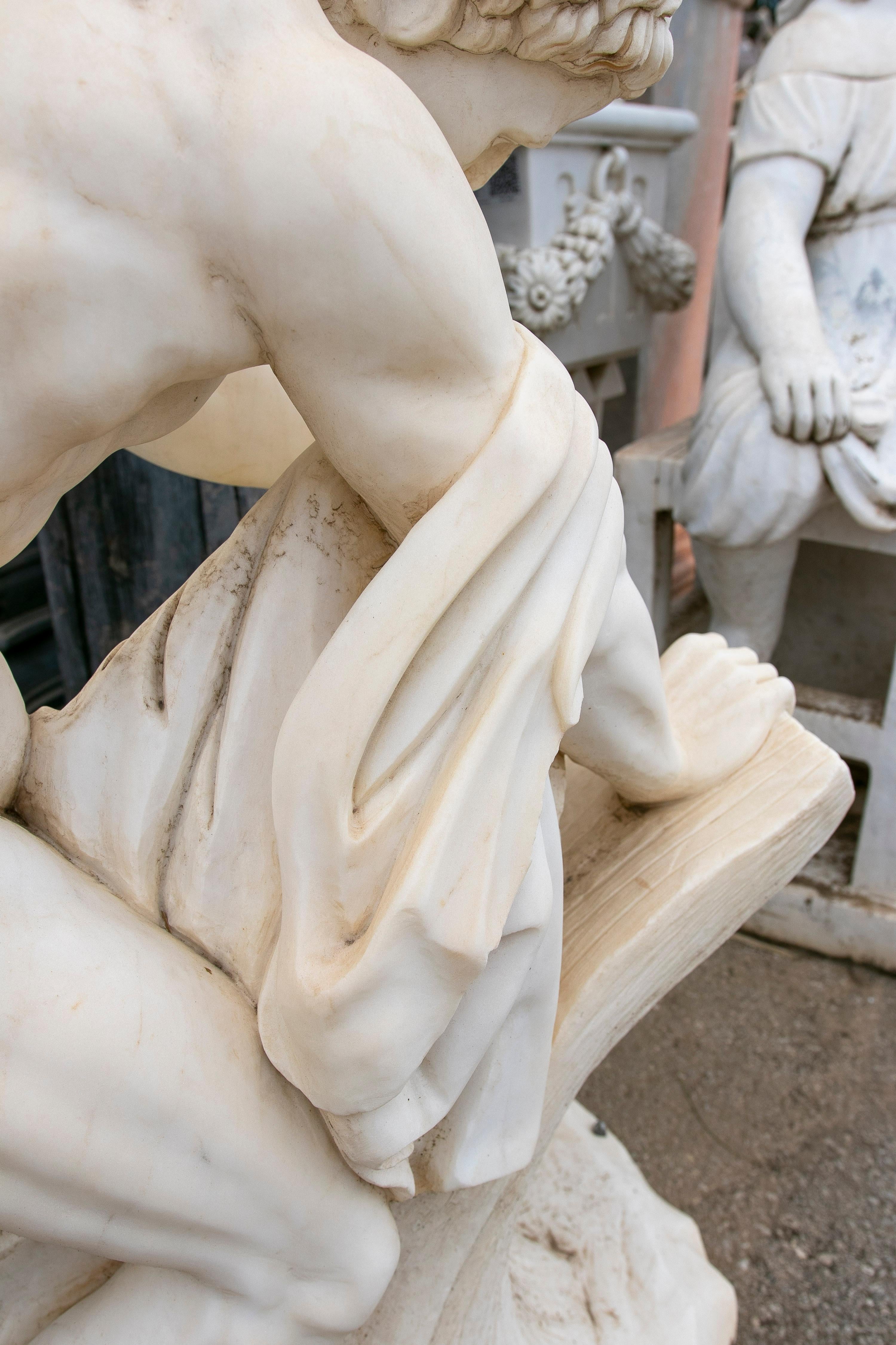 Classic 1990 Statue espagnole de Milo de Croton sculptée à la main d'après Edme Dumont en vente 7