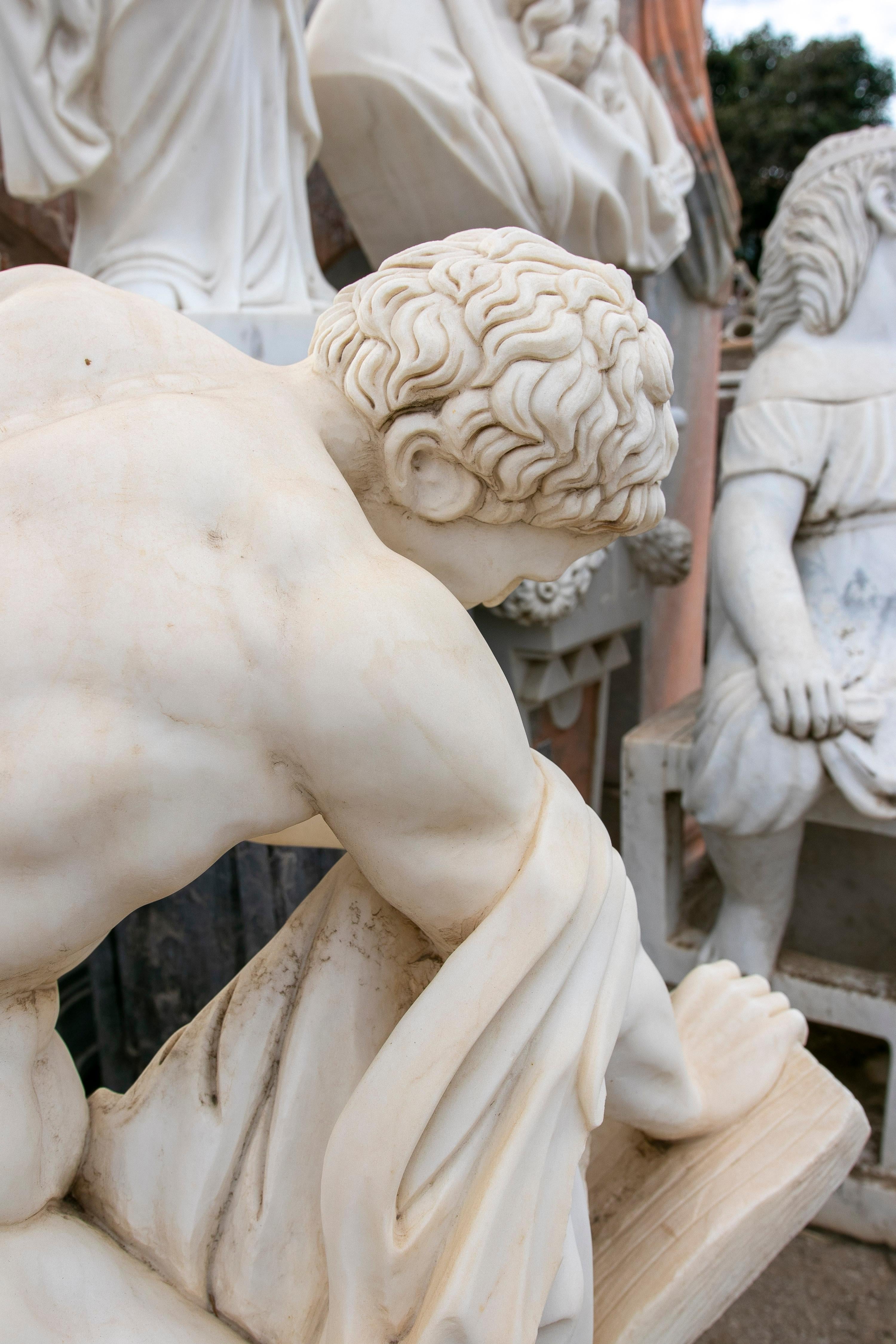 Classic 1990 Statue espagnole de Milo de Croton sculptée à la main d'après Edme Dumont en vente 8