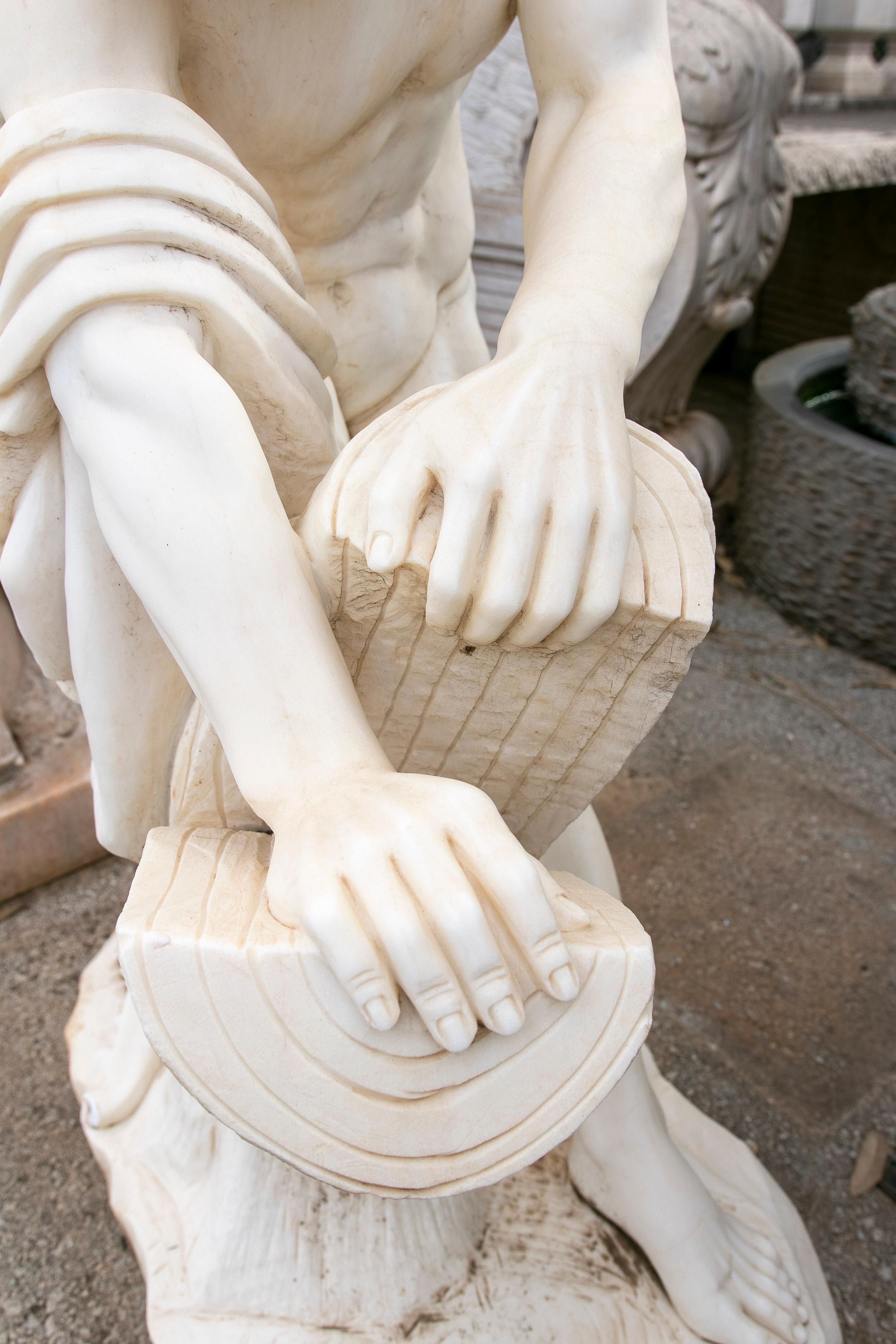 20ième siècle Classic 1990 Statue espagnole de Milo de Croton sculptée à la main d'après Edme Dumont en vente