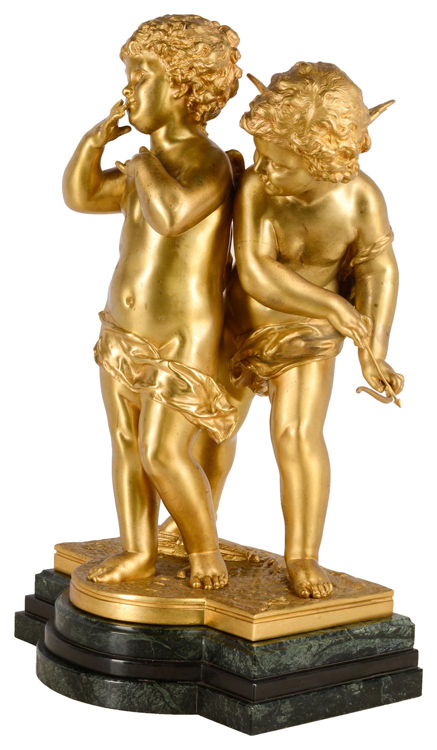 Doré Groupe classique de chérubins jouant en bronze doré du 19ème siècle en vente