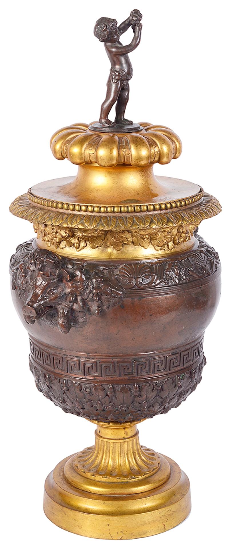 Classical 19th Century Italian Bronze Urn In Good Condition For Sale In Brighton, Sussex